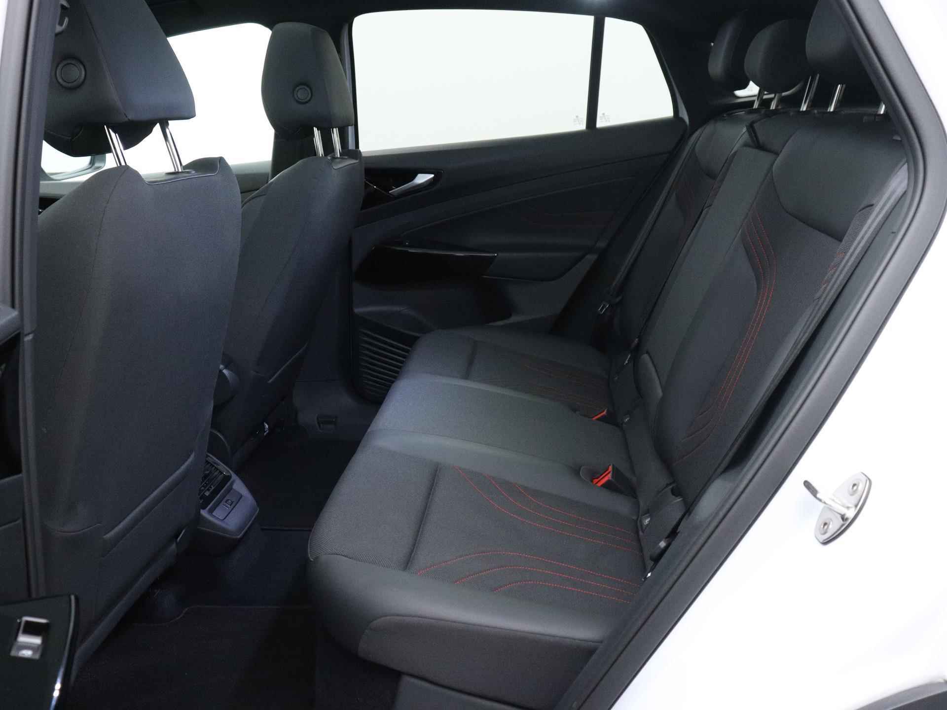 Volkswagen ID.5 GTX 77 kWh 299 PK | Automaat | Navigatie | 360 Camera | Panoramadak | Trekhaak | Adaptive Cruise Control | Climate Control | Stoelverwarming | Parkeersensoren | Rijprofielen | LED | Lichtmetalen velgen | Privacy glass | - 12/21