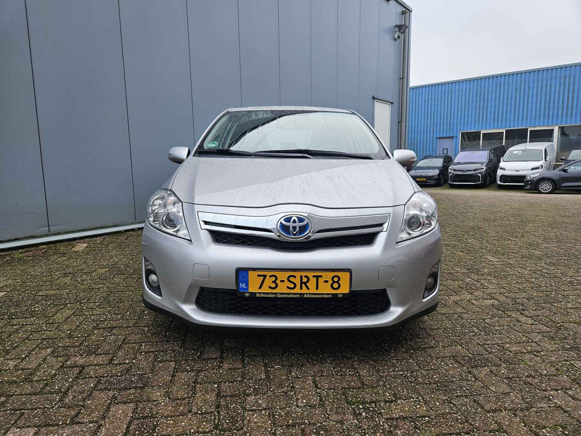 Toyota Auris 1.8 Full Hybrid Aspiration | 1e Eigenaar | NIEUW Geleverd en Onderhouden | Trekhaak | Navigatie | Camera | Climate Control | - 3/31