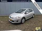 Toyota Auris 1.8 Full Hybrid Aspiration | 1e Eigenaar | NIEUW Geleverd en Onderhouden | Trekhaak | Navigatie | Camera | Climate Control |