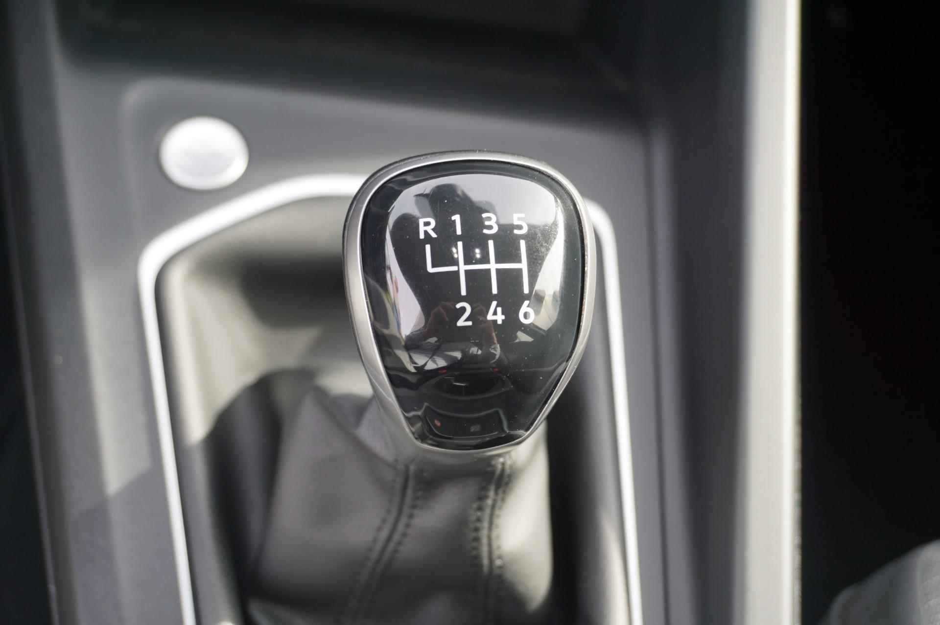 Volkswagen Golf 1.0 TSI 110pk Life | Navigatie | Achteruitrijcamera | Rijstrooksensor - 27/36
