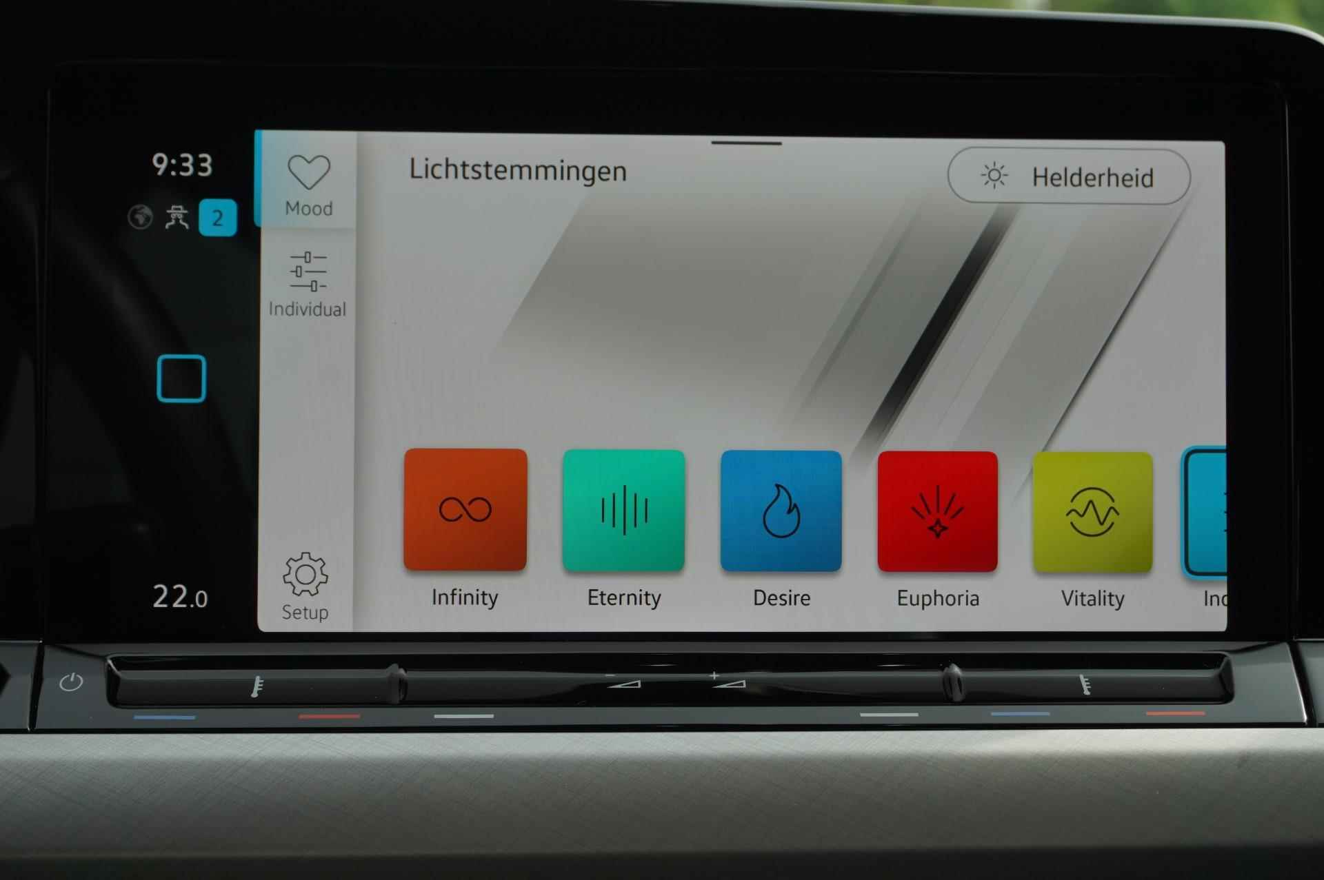 Volkswagen Golf 1.0 TSI 110pk Life | Navigatie | Achteruitrijcamera | Rijstrooksensor - 32/36