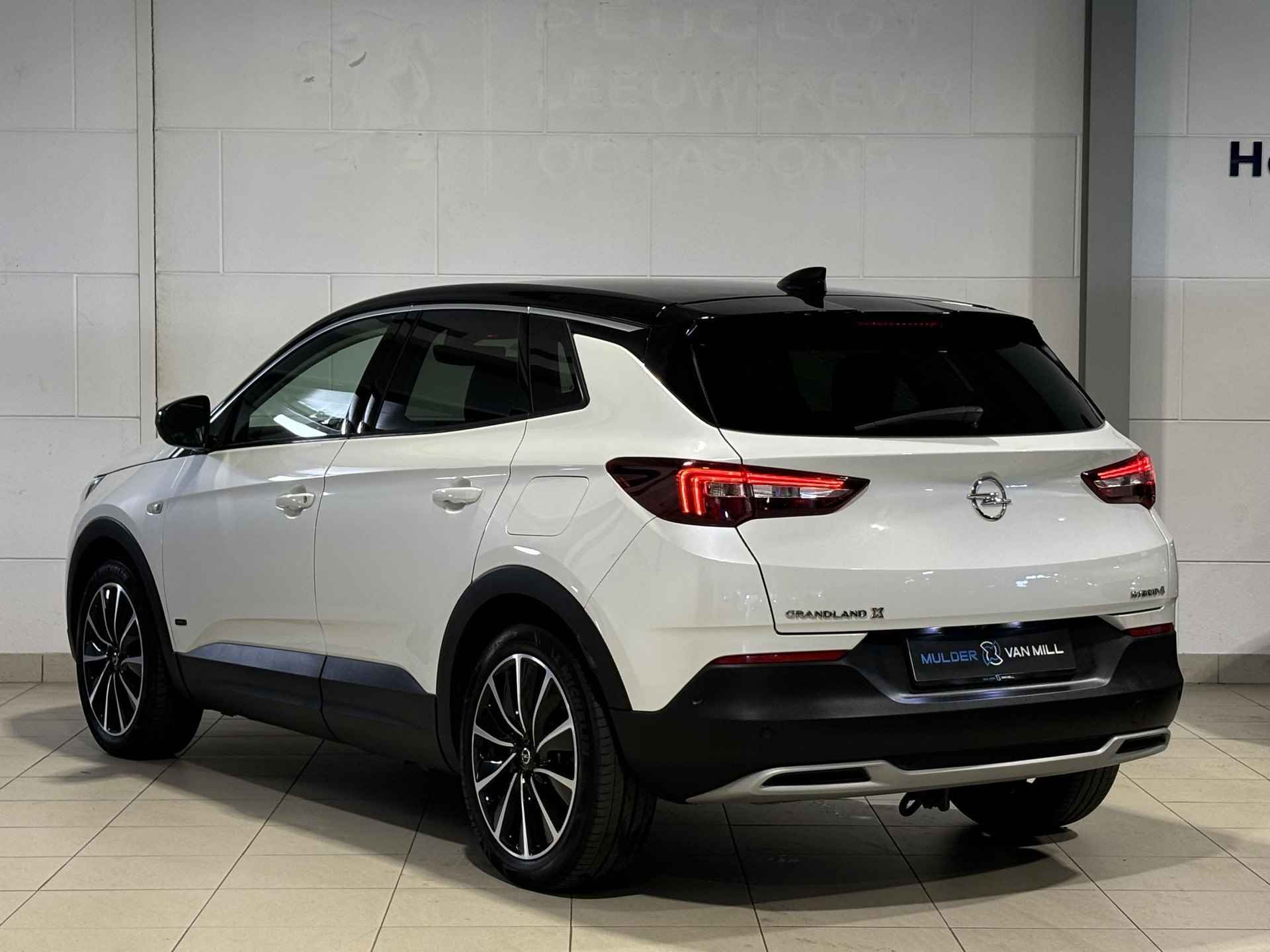 Opel Grandland X 1.6 Turbo HYbrid4 300 pk 4x4 Innovation |TREKHAAK|AGR-STOEL|360° CAMERA+SENSOREN|NAVI PRO 8"|STOELVERWARMING|ISOFIX| - 4/64