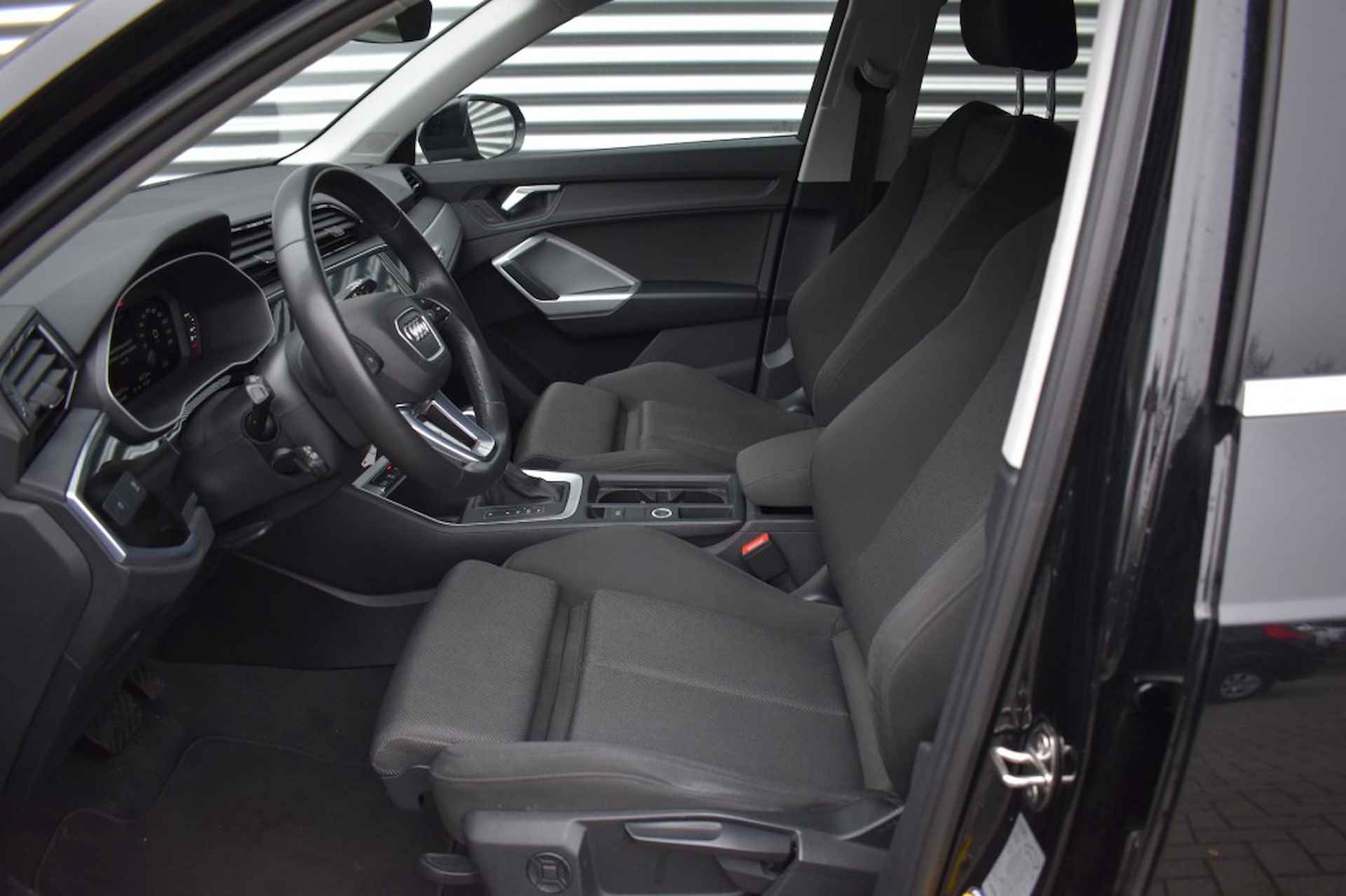 AUDI Q3 35 TFSI EDITION / VIRTUAL COCKPIT / EL. A-KLEP / SPORTSTOELEN - 42/47