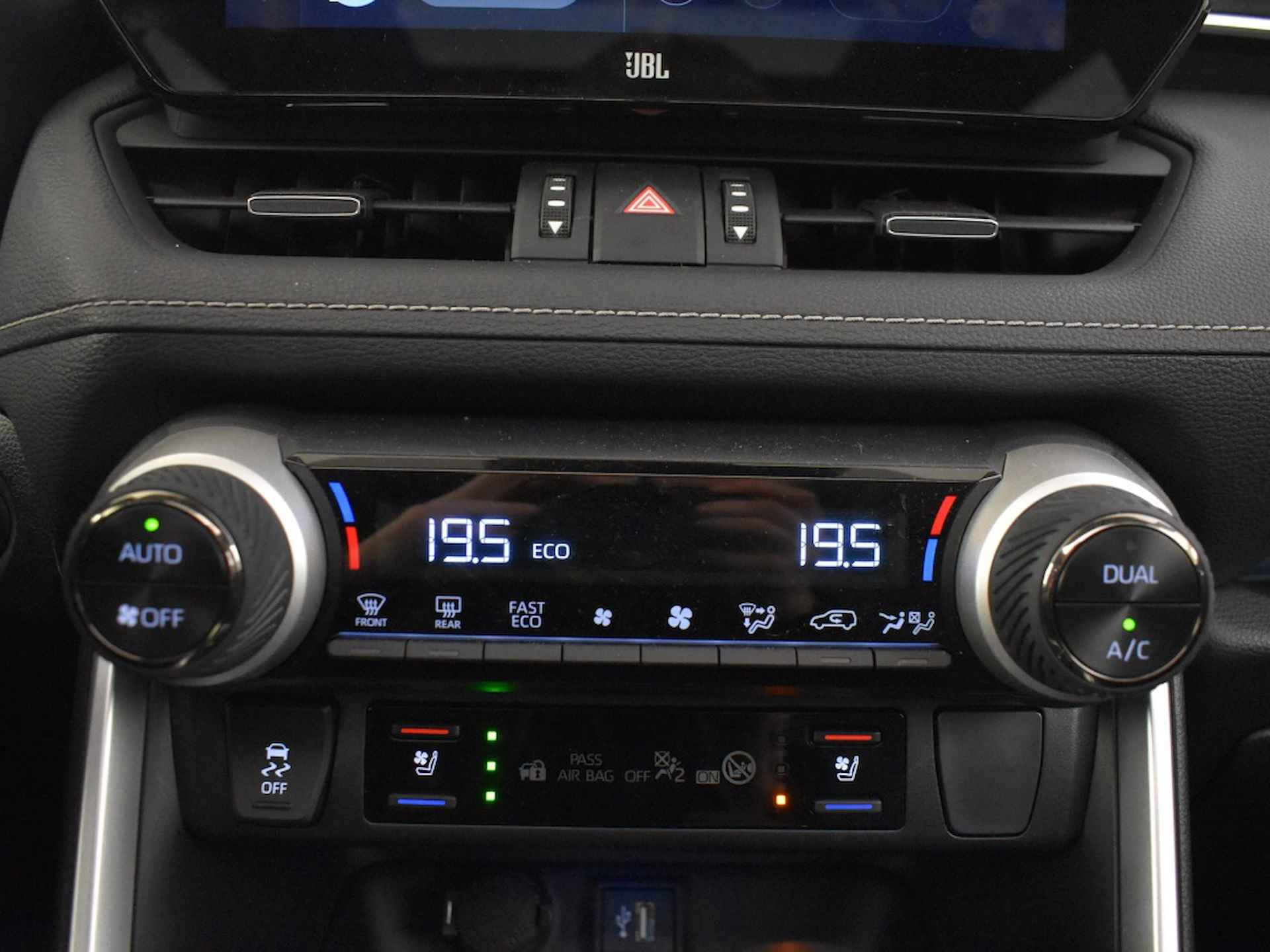 Toyota RAV4 2.5 Hybrid AWD Executive | JBL | Panorama schuif kanteldak - 33/38