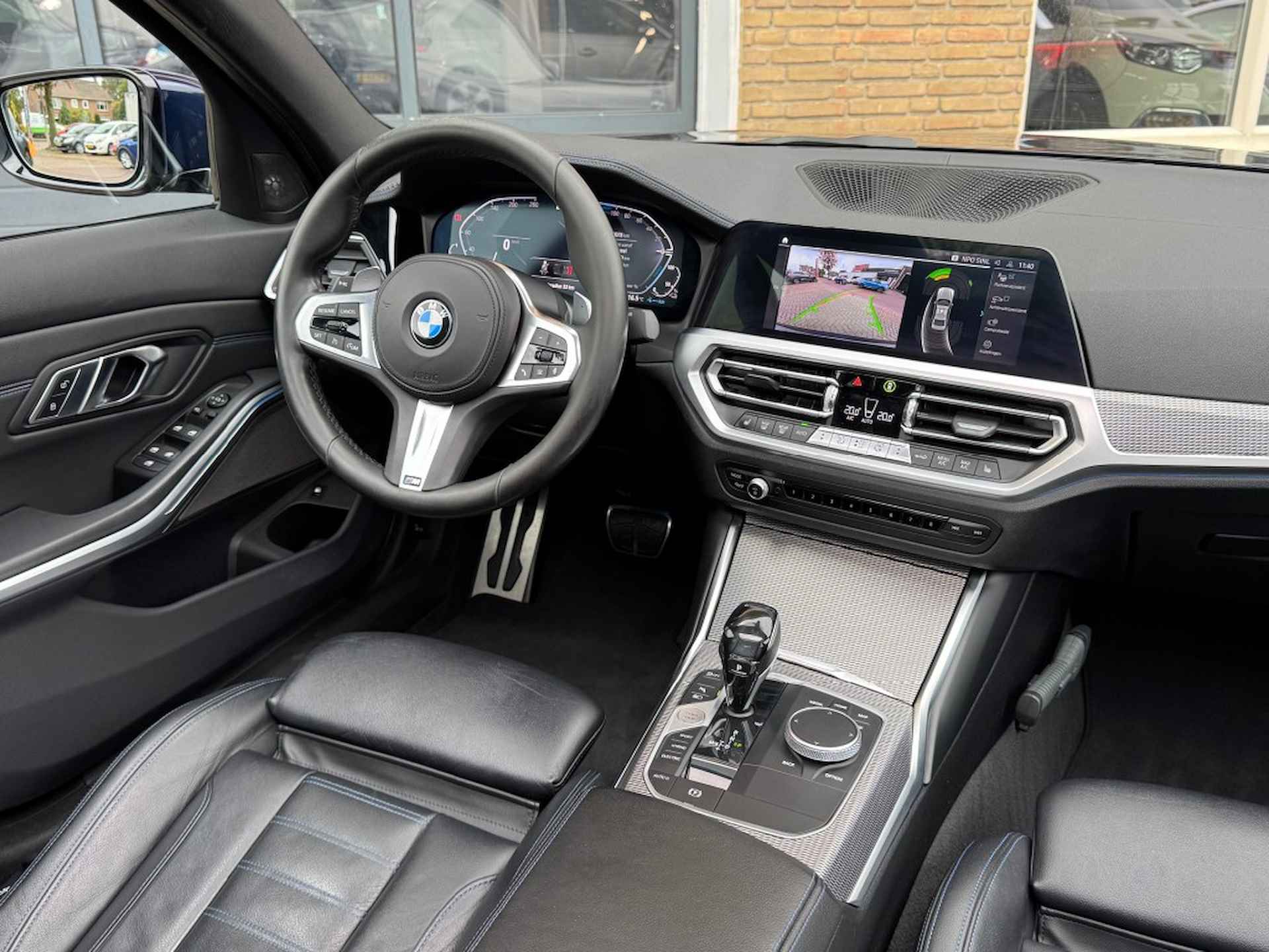 BMW 3-serie 330e M-SPORT LEER/SCHUIFDAK/HARMAN-KARDON/LED/NL-AUTO/1E EIG. - 5/54