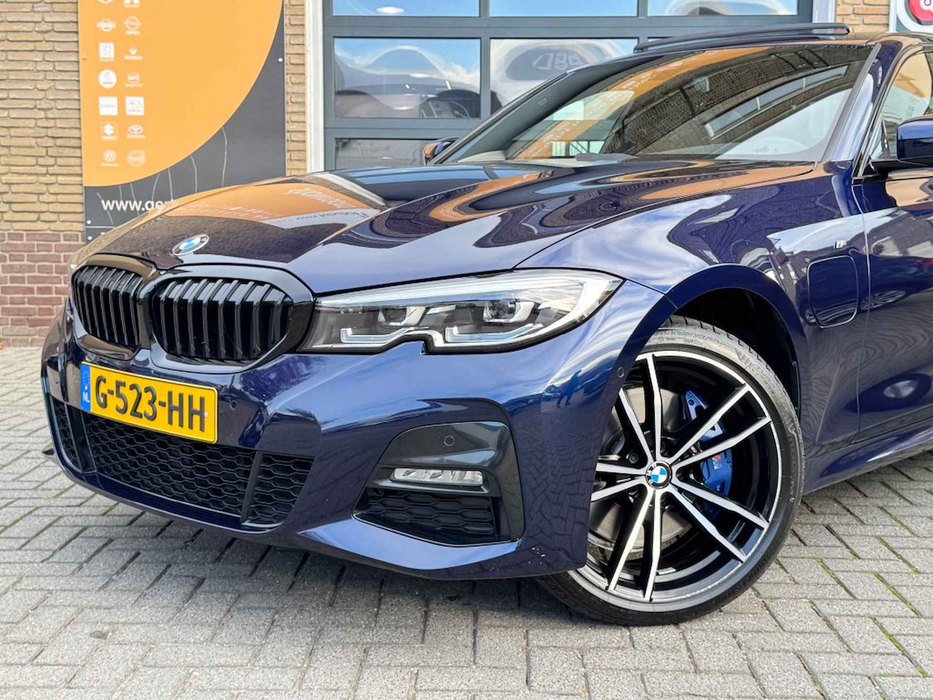 BMW 3-serie 330e M-SPORT LEER/SCHUIFDAK/HARMAN-KARDON/LED/NL-AUTO/1E EIG. - 7/54