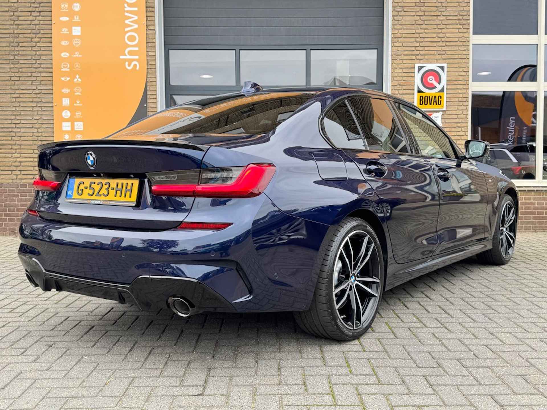 BMW 3-serie 330e M-SPORT LEER/SCHUIFDAK/HARMAN-KARDON/LED/NL-AUTO/1E EIG. - 13/54