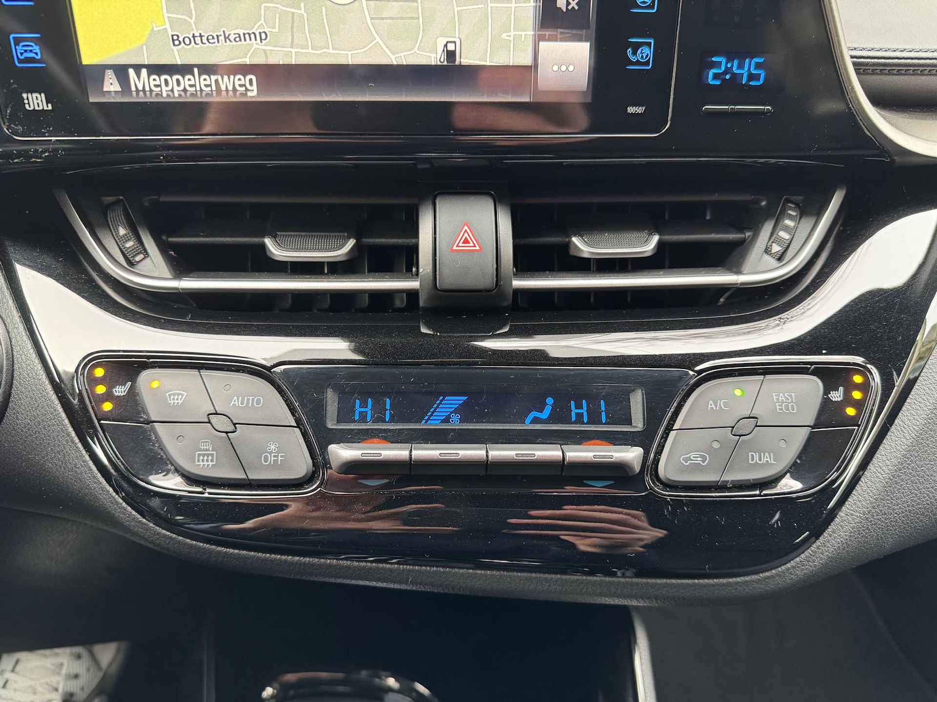 Toyota C-HR 1.2 Style Airco/Navigatie/JBL Sound/Camera - 28/44