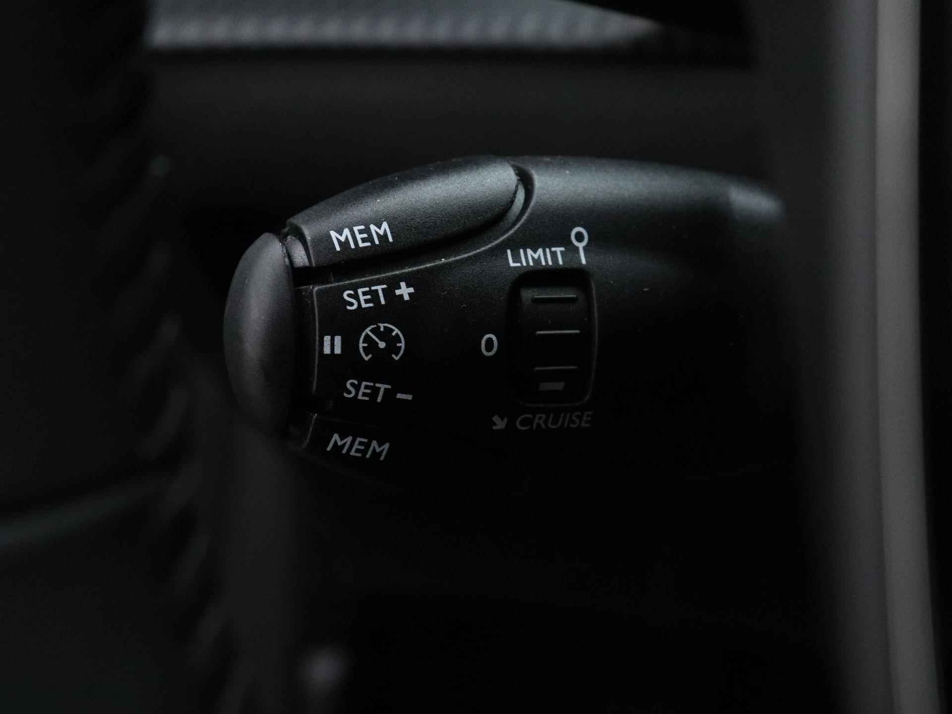 Peugeot 208 Allure Pack 100pk  | Navigatie | Camera | Climate Control | Cruise Control | Licht Metalen Velgen 16" - 28/39