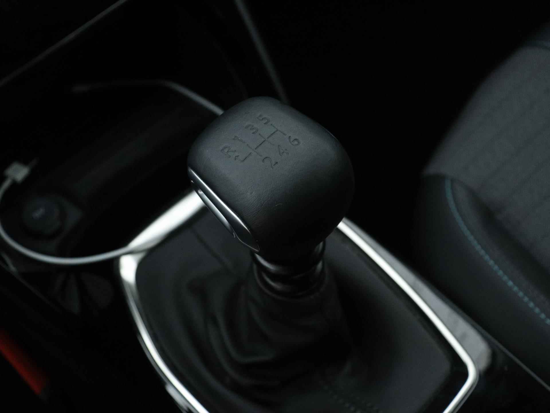 Peugeot 208 Allure Pack 100pk  | Navigatie | Camera | Climate Control | Cruise Control | Licht Metalen Velgen 16" - 29/39