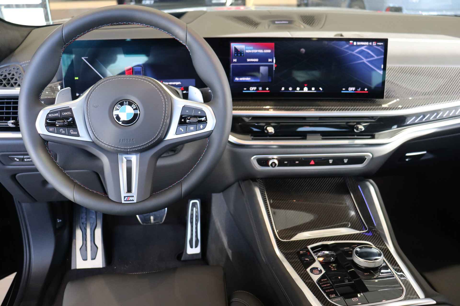 BMW X6 M60i xDrive High Executive Automaat / Panoramadak Sky Lounge / Massagefunctie / Adaptief M Onderstel Professional / Bowers & Wilkins / Parking Assistant Professional - 18/20