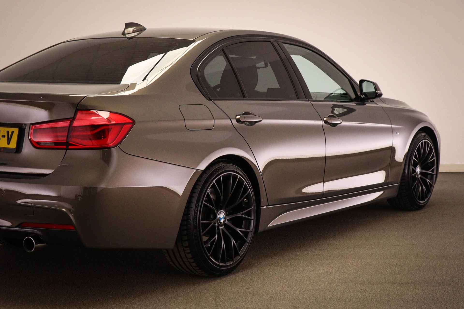 BMW 3-serie 340i M Sport | HIGH EXECUTIVE PACK | INDIVIDUAL | 19" - 26/64