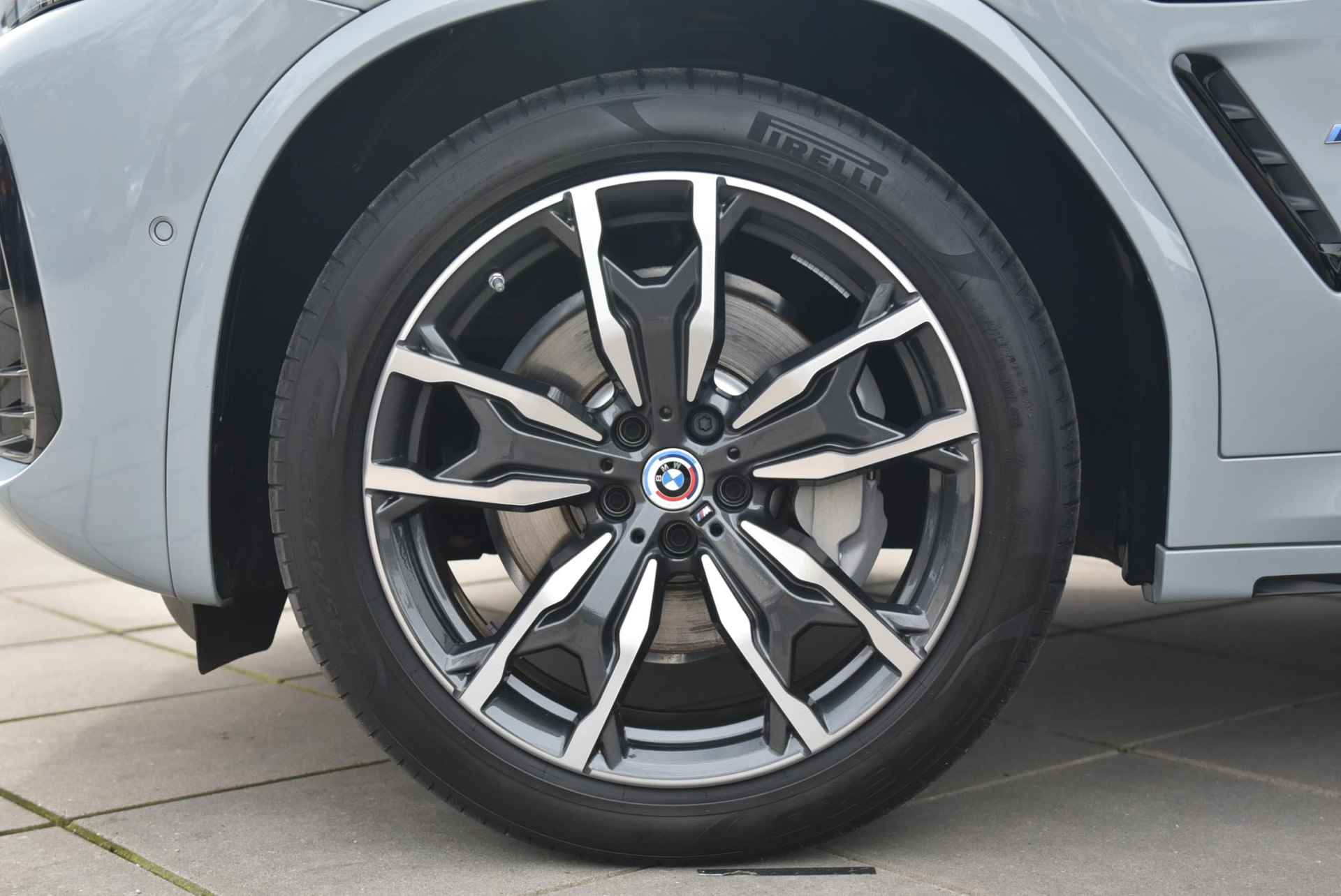 BMW X3 xDrive30e High Executive M-Sport Glazen Schuifdak / 20 Inch / Stuurwielrand Verwarming / Shadow Line / Comfort Acces / Getinte Ramen / Electrisch verstelbare Voorstoelen / Driving Assistant / Parking Assistant Plus / Hifi - 4/26
