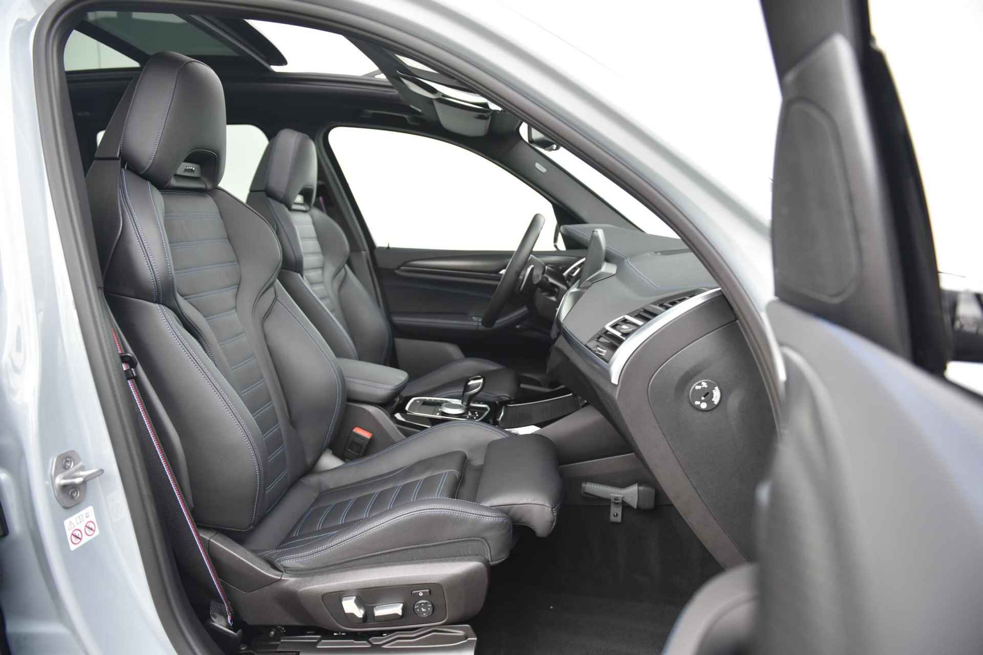 BMW X3 xDrive30e High Executive M-Sport Glazen Schuifdak / 20 Inch / Stuurwielrand Verwarming / Shadow Line / Comfort Acces / Getinte Ramen / Electrisch verstelbare Voorstoelen / Driving Assistant / Parking Assistant Plus / Hifi - 5/26