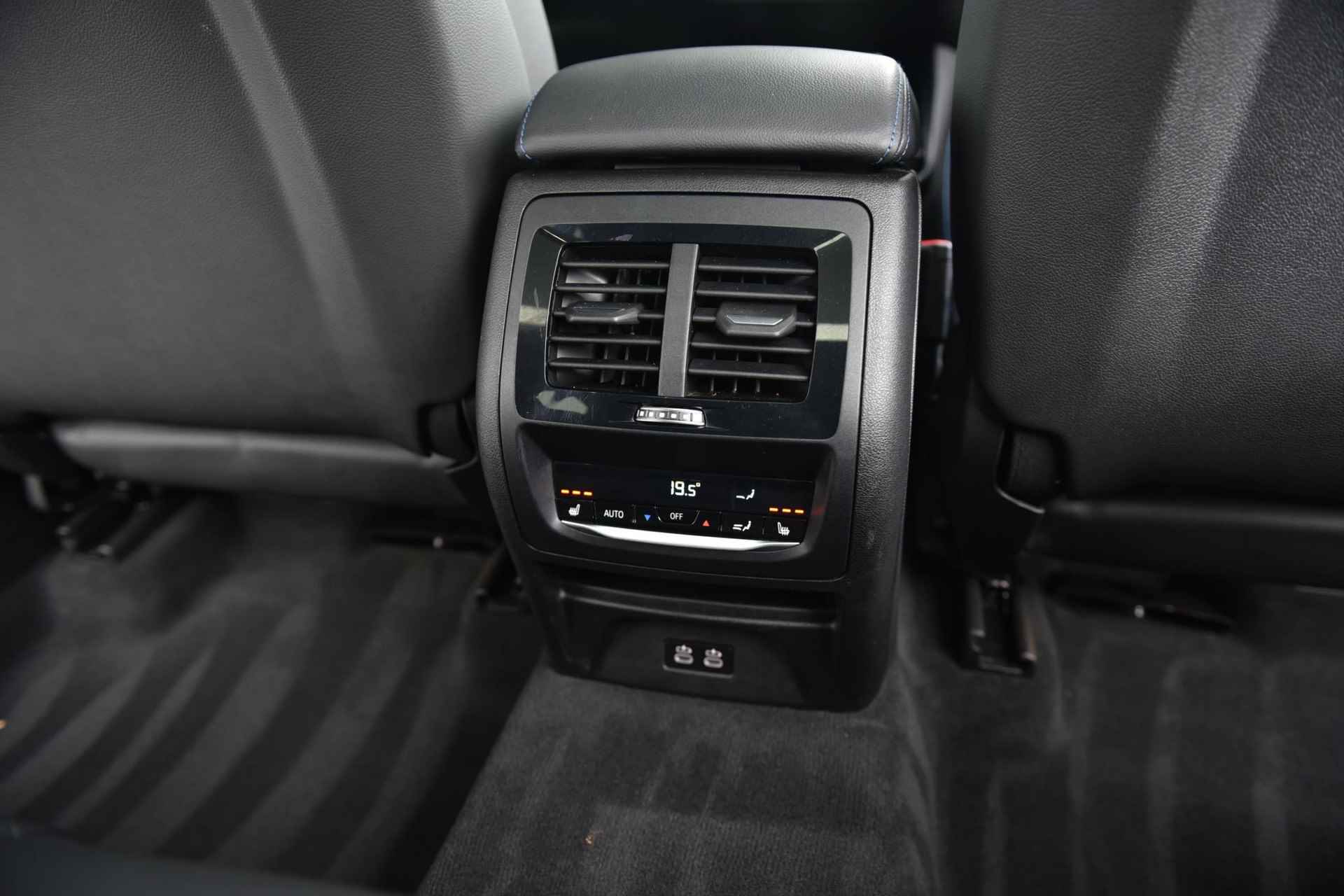 BMW X3 xDrive30e High Executive M-Sport Glazen Schuifdak / 20 Inch / Stuurwielrand Verwarming / Shadow Line / Comfort Acces / Getinte Ramen / Electrisch verstelbare Voorstoelen / Driving Assistant / Parking Assistant Plus / Hifi - 10/26