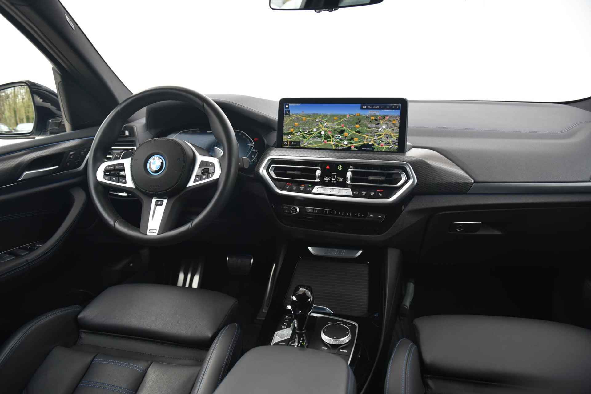 BMW X3 xDrive30e High Executive M-Sport Glazen Schuifdak / 20 Inch / Stuurwielrand Verwarming / Shadow Line / Comfort Acces / Getinte Ramen / Electrisch verstelbare Voorstoelen / Driving Assistant / Parking Assistant Plus / Hifi - 13/26
