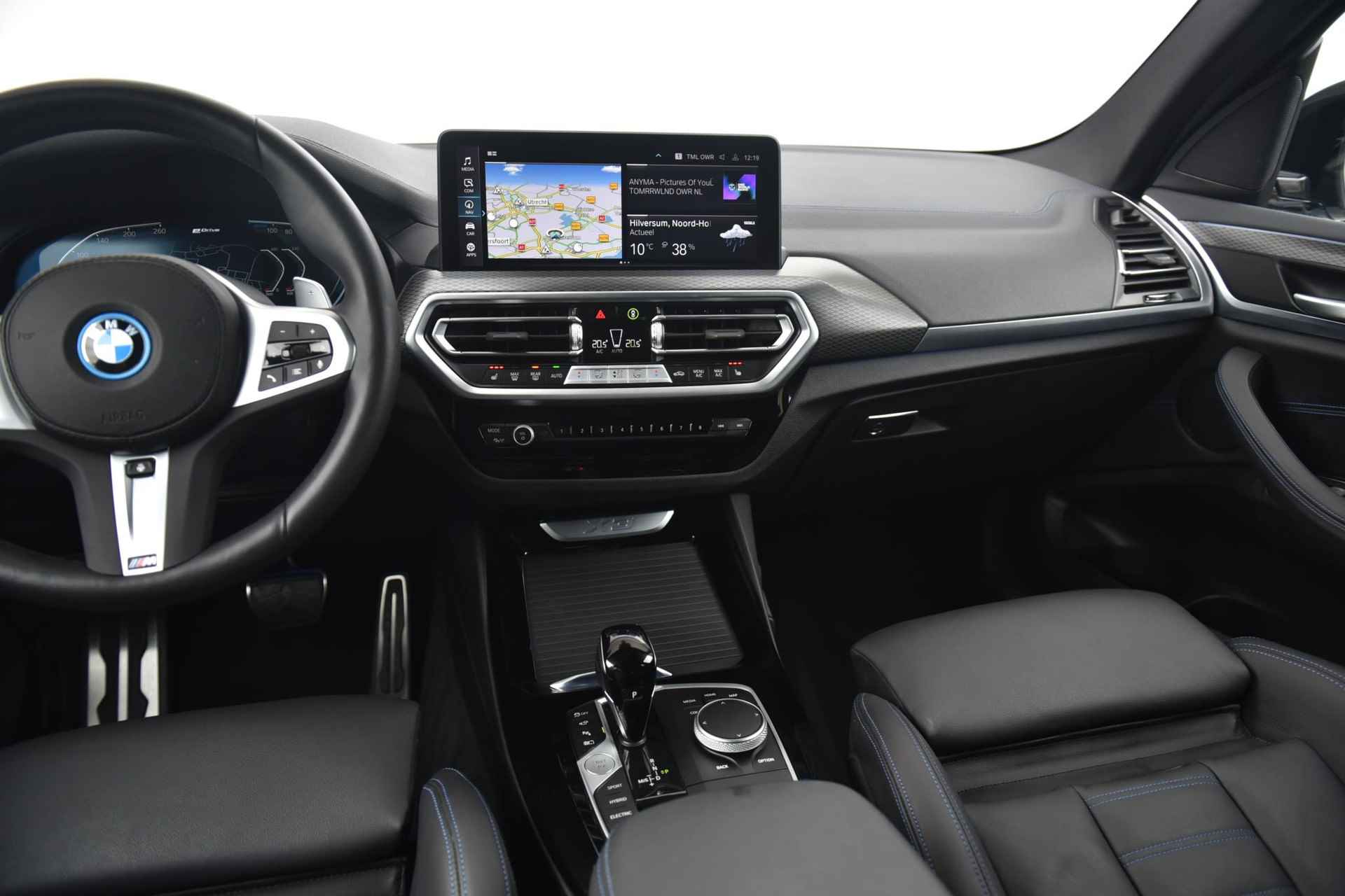 BMW X3 xDrive30e High Executive M-Sport Glazen Schuifdak / 20 Inch / Stuurwielrand Verwarming / Shadow Line / Comfort Acces / Getinte Ramen / Electrisch verstelbare Voorstoelen / Driving Assistant / Parking Assistant Plus / Hifi - 14/26