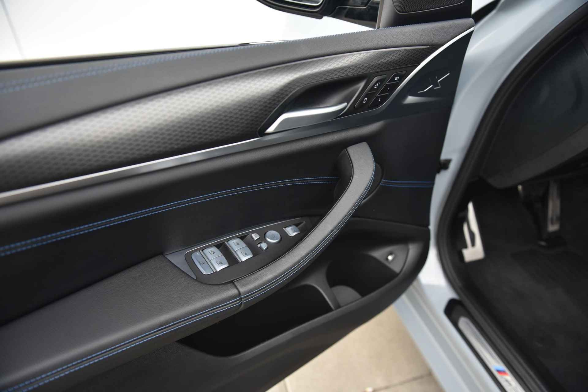 BMW X3 xDrive30e High Executive M-Sport Glazen Schuifdak / 20 Inch / Stuurwielrand Verwarming / Shadow Line / Comfort Acces / Getinte Ramen / Electrisch verstelbare Voorstoelen / Driving Assistant / Parking Assistant Plus / Hifi - 21/26