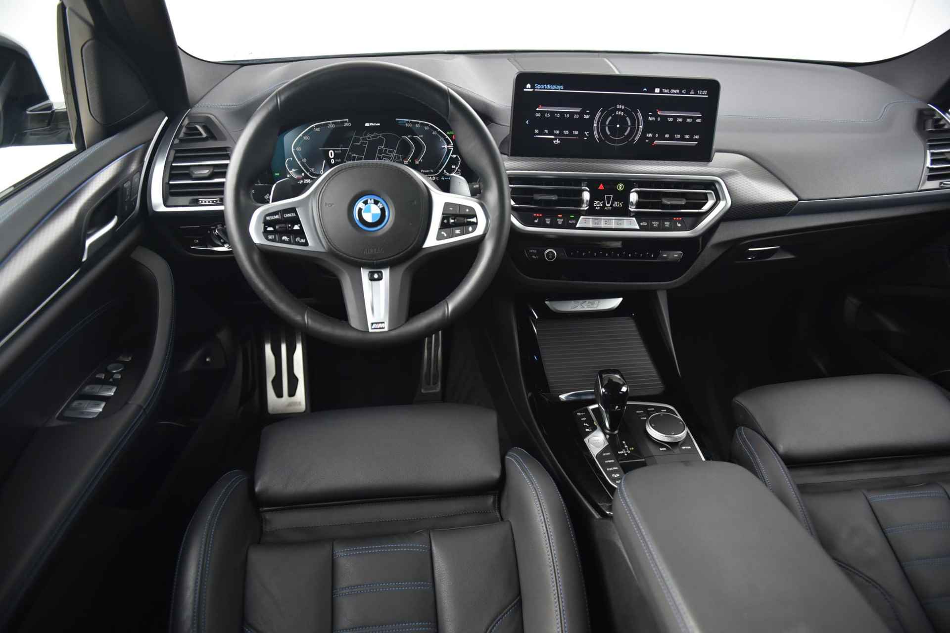 BMW X3 xDrive30e High Executive M-Sport Glazen Schuifdak / 20 Inch / Stuurwielrand Verwarming / Shadow Line / Comfort Acces / Getinte Ramen / Electrisch verstelbare Voorstoelen / Driving Assistant / Parking Assistant Plus / Hifi - 23/26
