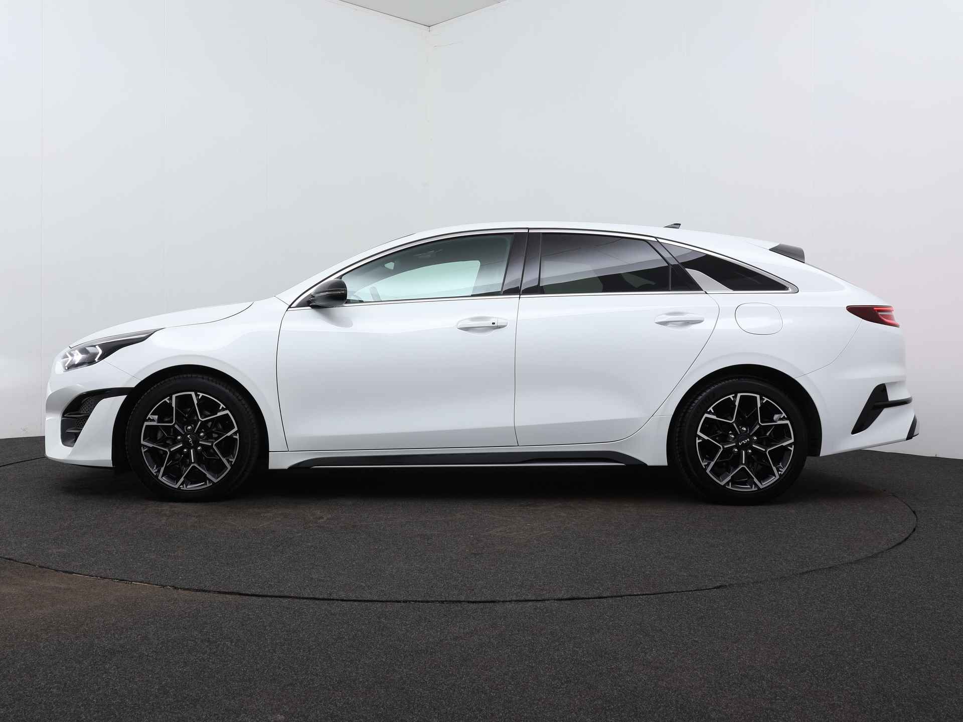 Kia ProCeed 1.5 T-GDi GT-Line | Stoel en stuurwiel verwarmd | LM velgen | Panoramadak | Dodehoek Ass. | Parkeersensoren | - 4/46