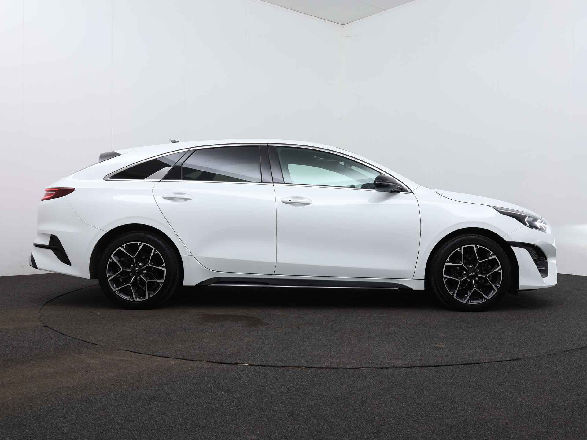 Kia ProCeed 1.5 T-GDi GT-Line | Stoel en stuurwiel verwarmd | LM velgen | Panoramadak | Dodehoek Ass. | Parkeersensoren | - 13/46