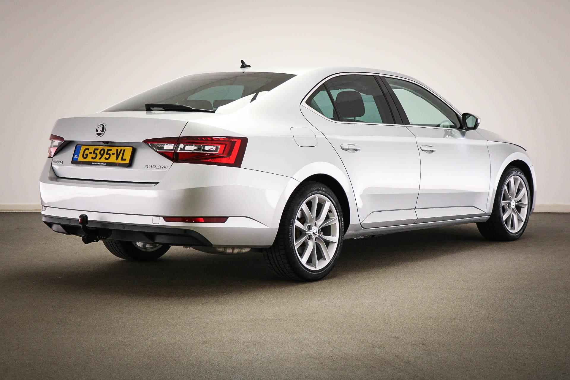 Skoda Superb 1.5 TSI ACT Business Edition | UPGRADE BUSINESS | SFEERVERLICHTING | CLIMA | ACC | NAVI | DAB | APPLE | DRAADLOZE LADER | PDC | CAMERA | TREKHAAK | 18" - 2/58