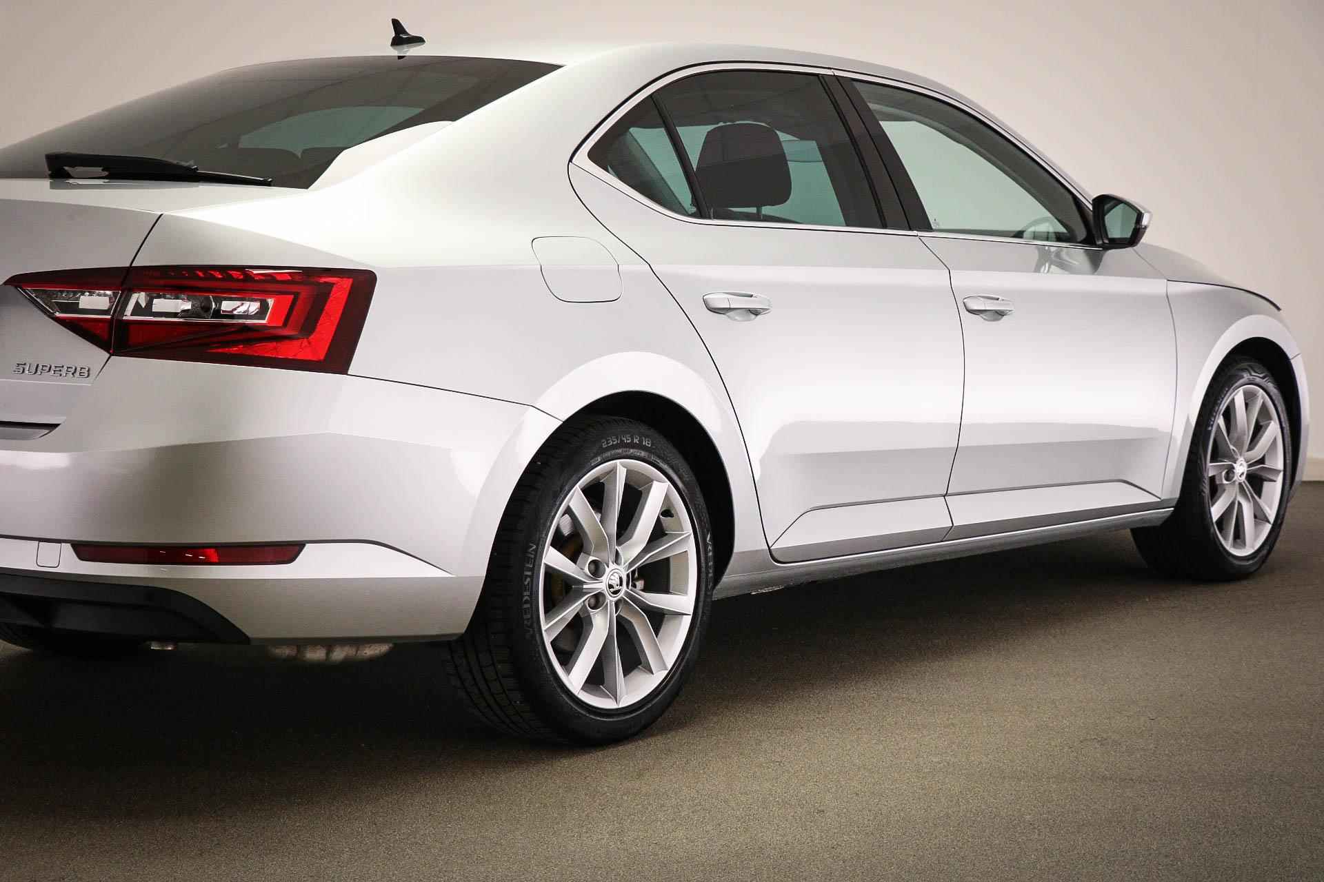 Skoda Superb 1.5 TSI ACT Business Edition | UPGRADE BUSINESS | SFEERVERLICHTING | CLIMA | ACC | NAVI | DAB | APPLE | DRAADLOZE LADER | PDC | CAMERA | TREKHAAK | 18" - 19/58