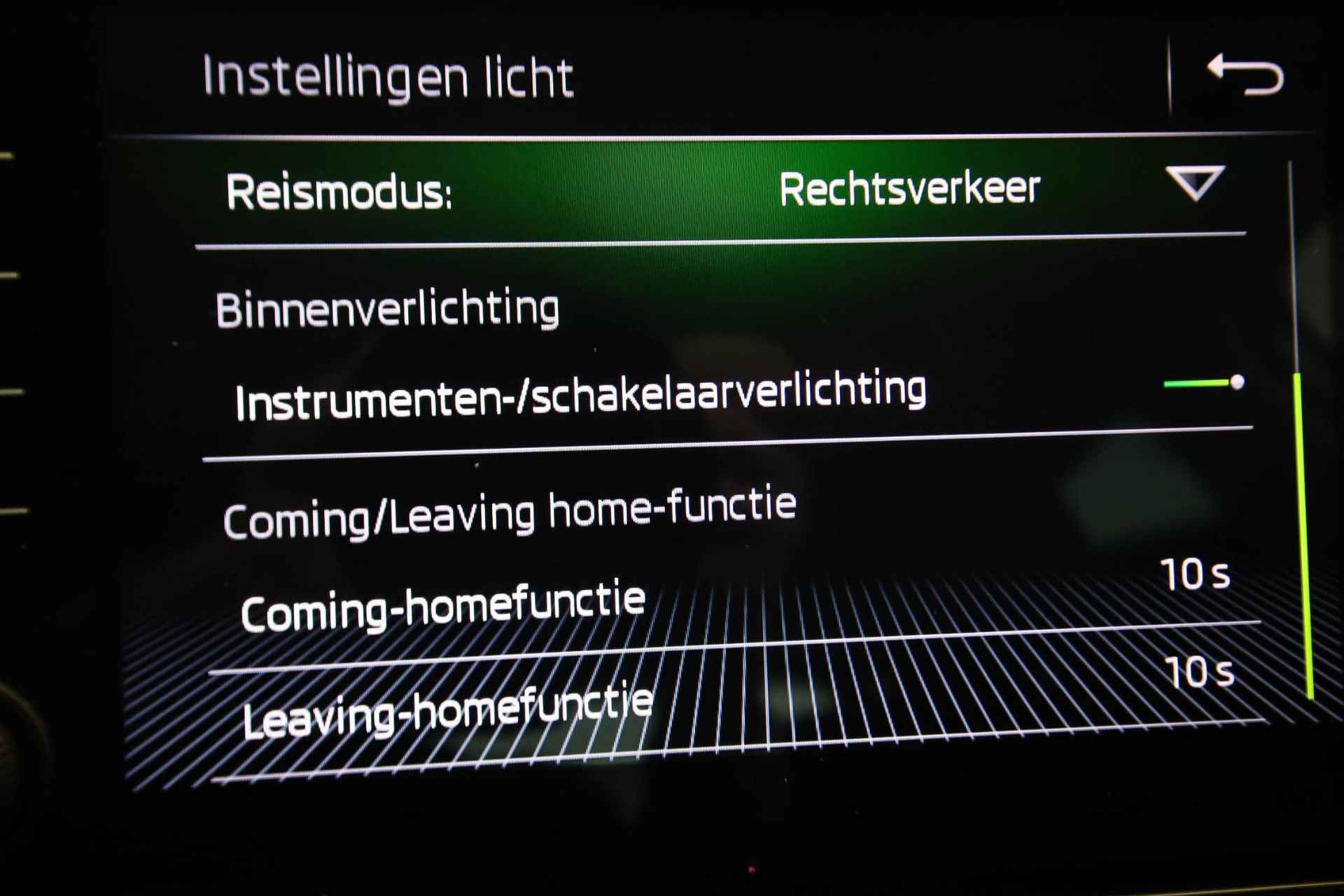 Skoda Superb 1.5 TSI ACT Business Edition | UPGRADE BUSINESS | SFEERVERLICHTING | CLIMA | ACC | NAVI | DAB | APPLE | DRAADLOZE LADER | PDC | CAMERA | TREKHAAK | 18" - 46/58