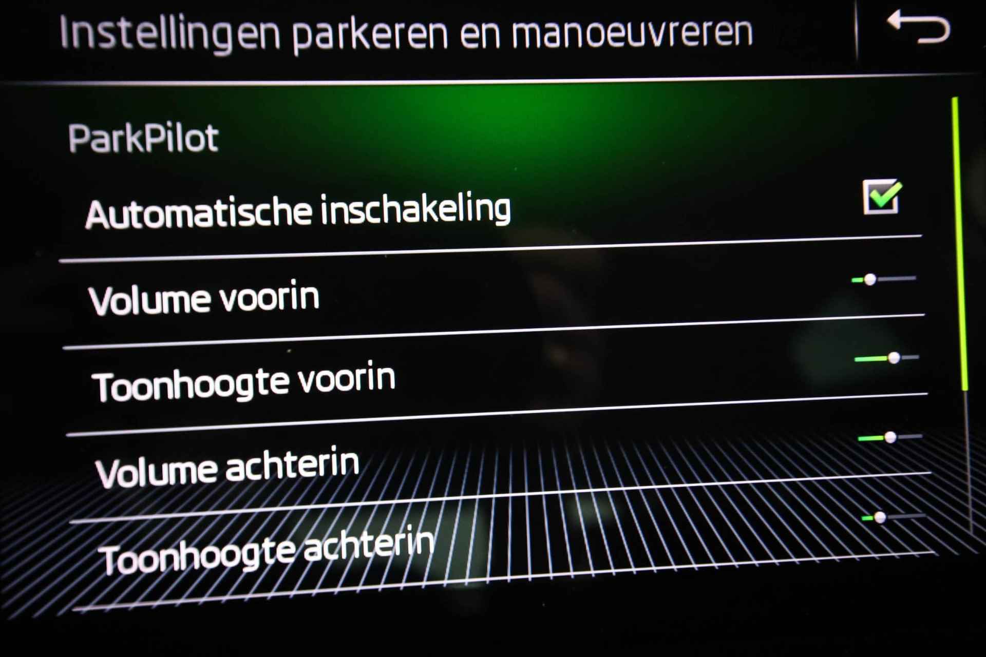 Skoda Superb 1.5 TSI ACT Business Edition | UPGRADE BUSINESS | SFEERVERLICHTING | CLIMA | ACC | NAVI | DAB | APPLE | DRAADLOZE LADER | PDC | CAMERA | TREKHAAK | 18" - 49/58