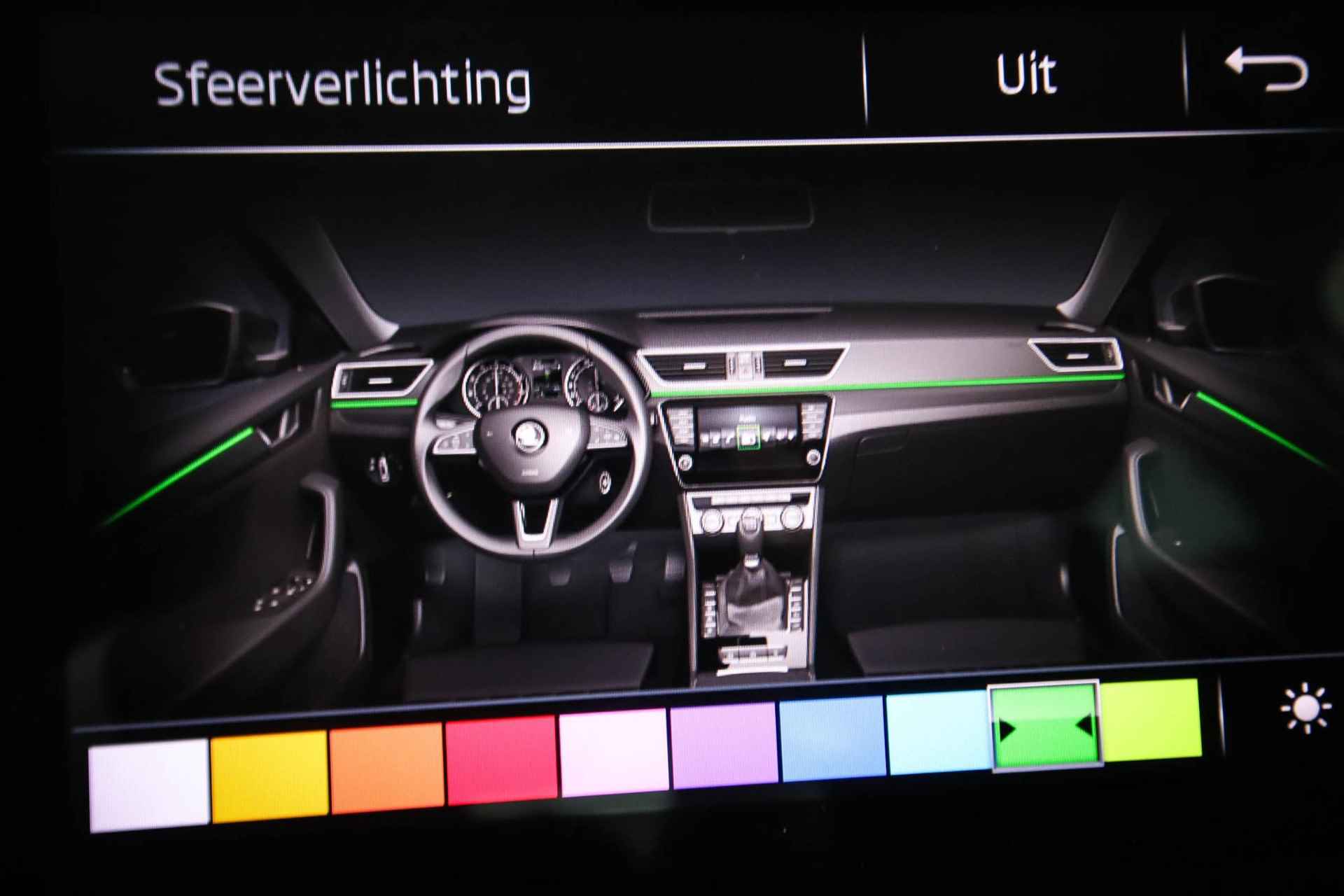 Skoda Superb 1.5 TSI ACT Business Edition | UPGRADE BUSINESS | SFEERVERLICHTING | CLIMA | ACC | NAVI | DAB | APPLE | DRAADLOZE LADER | PDC | CAMERA | TREKHAAK | 18" - 50/58