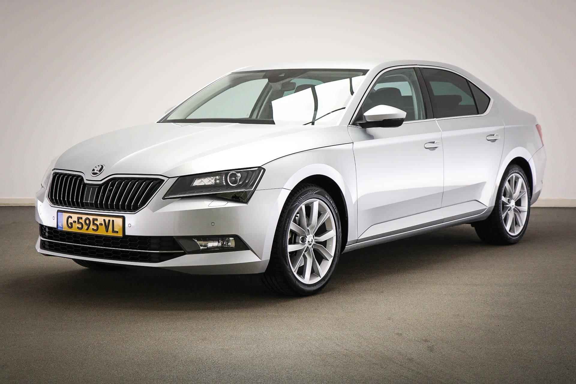 Skoda Superb 1.5 TSI ACT Business Edition | UPGRADE BUSINESS | SFEERVERLICHTING | CLIMA | ACC | NAVI | DAB | APPLE | DRAADLOZE LADER | PDC | CAMERA | TREKHAAK | 18" - 57/58