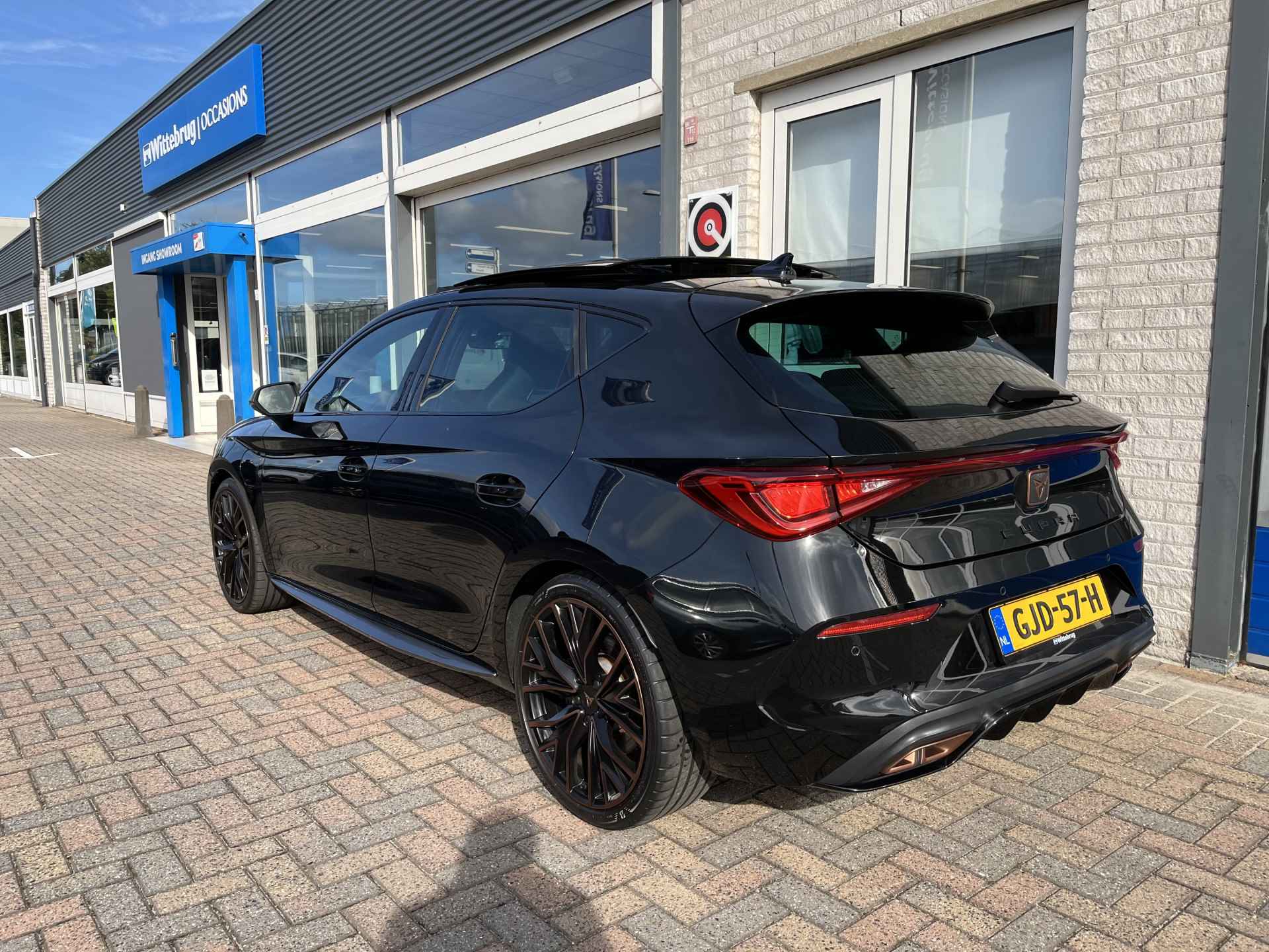 CUPRA Leon 1.4 e-Hybrid VZ Performance / AUTOMAAT/ 245 PK/ PANO/ PARK. SENSOREN/ DODE HOEK/ KEYLESS/ STOEL EN STUUR VERWARM./ ADAPT. CRUISE/ BLUETOOTH/ NAVI/ CLIMA/ DAB/ 19" LMV/ - 6/61