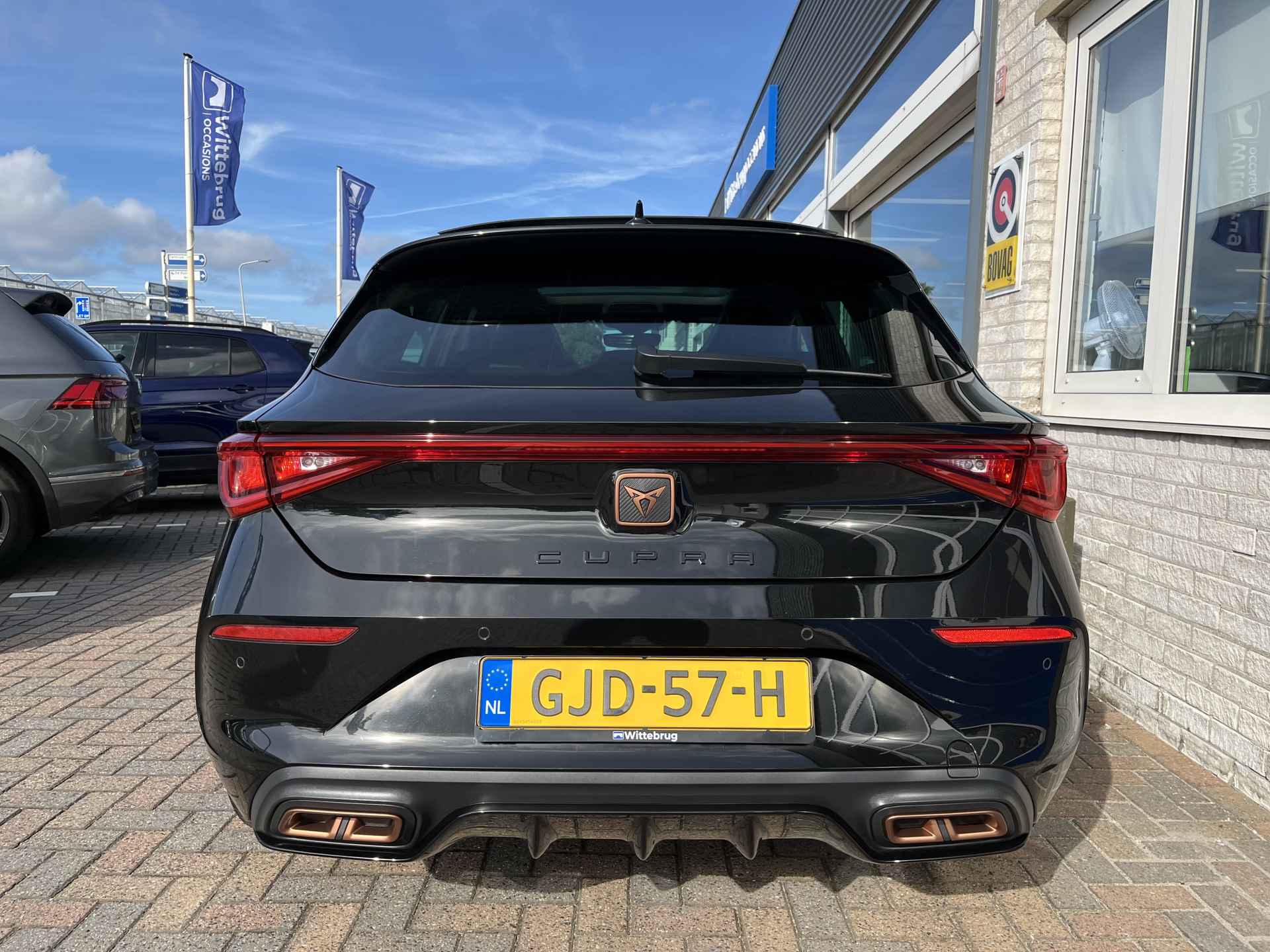 CUPRA Leon 1.4 e-Hybrid VZ Performance / AUTOMAAT/ 245 PK/ PANO/ PARK. SENSOREN/ DODE HOEK/ KEYLESS/ STOEL EN STUUR VERWARM./ ADAPT. CRUISE/ BLUETOOTH/ NAVI/ CLIMA/ DAB/ 19" LMV/ - 52/61