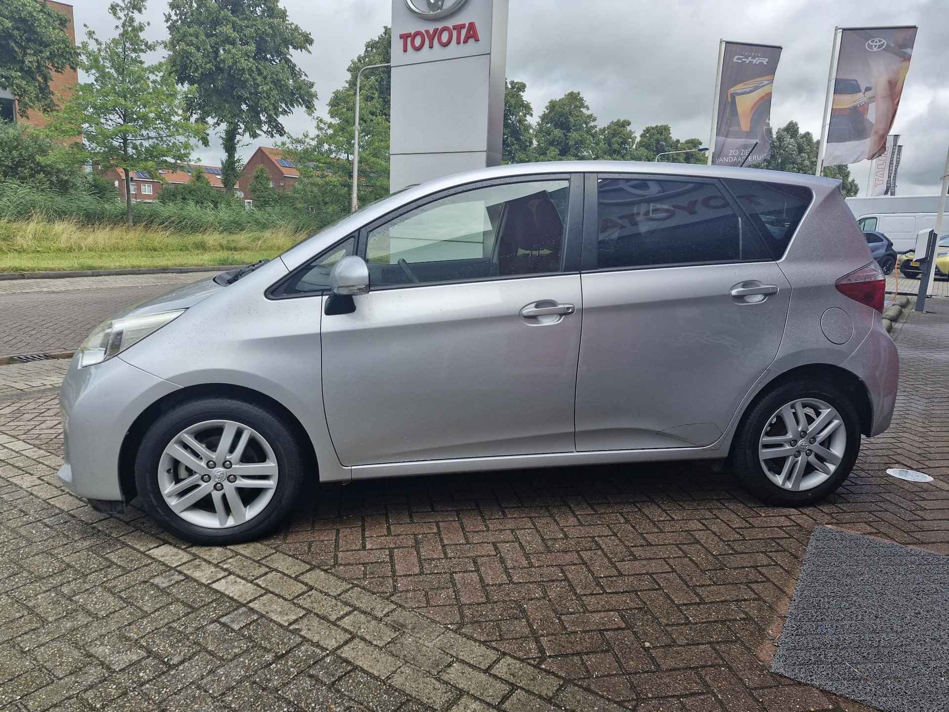 Toyota Verso-S 1.3 VVT-i Dynamic - 6/34