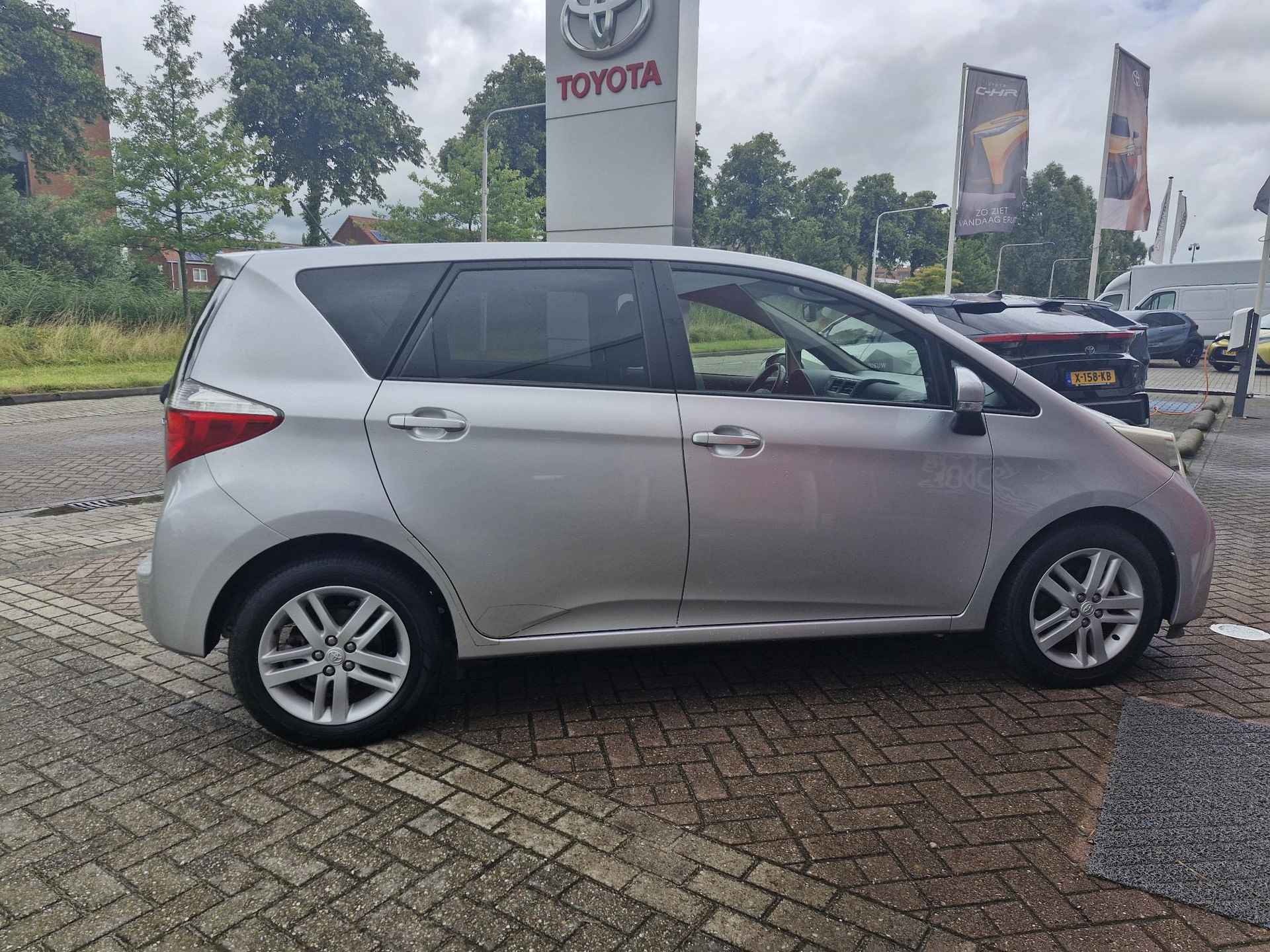 Toyota Verso-S 1.3 VVT-i Dynamic - 7/34