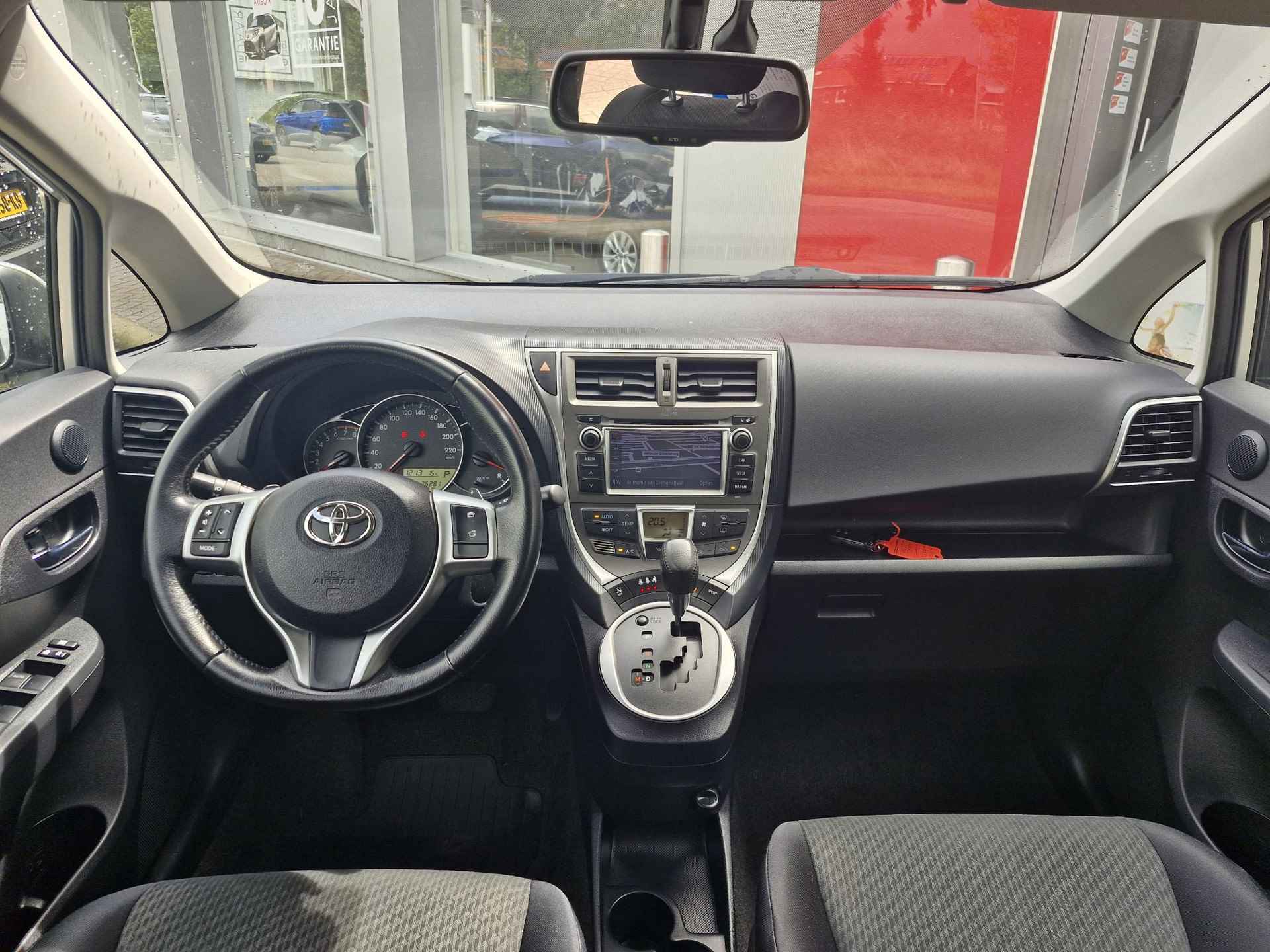 Toyota Verso-S 1.3 VVT-i Dynamic - 13/34