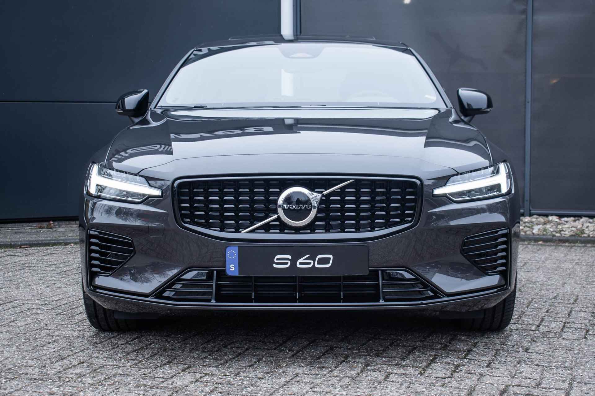 Volvo S60 T6 Recharge AWD Plus Dark | Panoramadak | Harman Kardon audio | Parkeercamera | Stoel- en stuurverwarming | Google Infotainment - 7/35