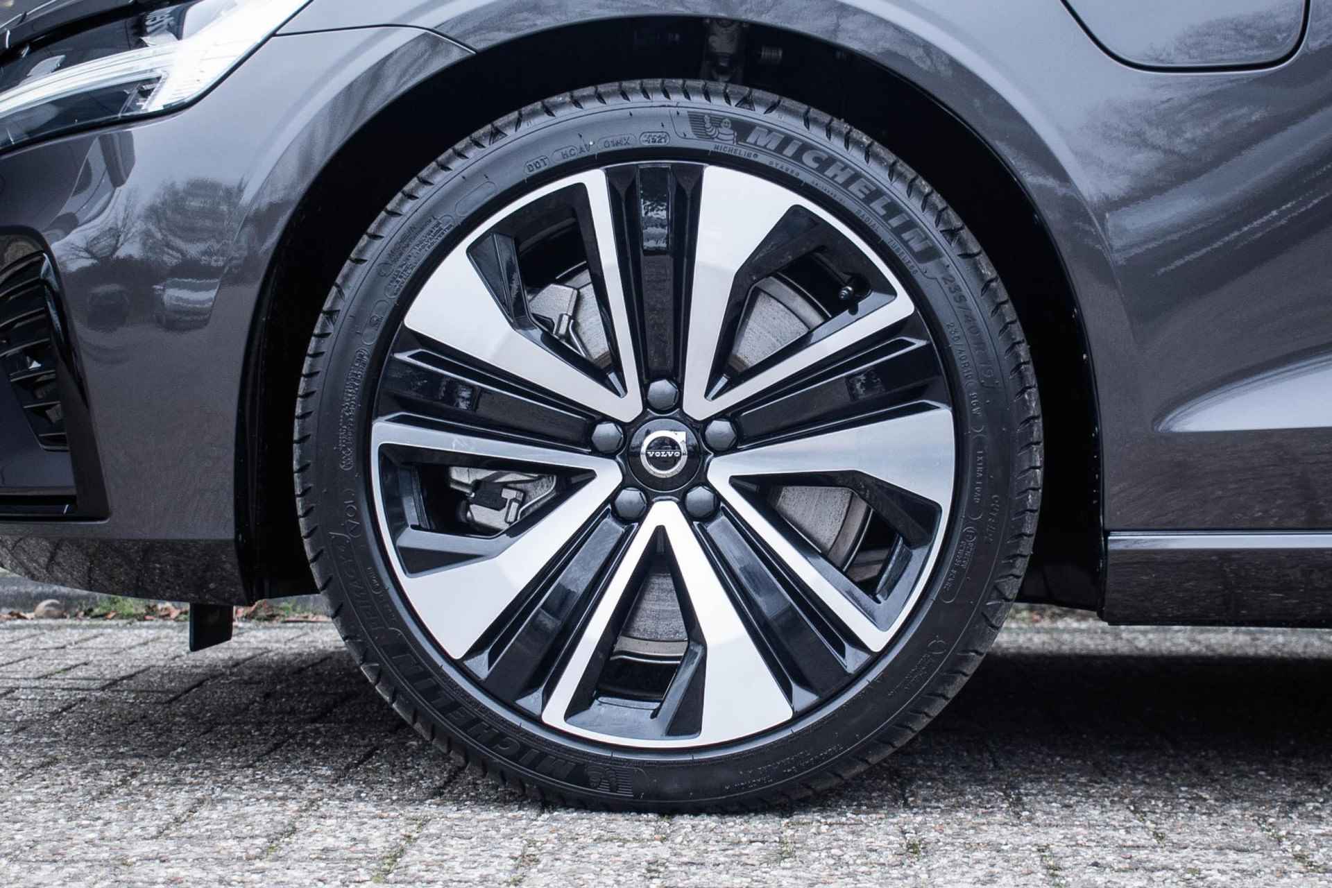Volvo S60 T6 Recharge AWD Plus Dark | Panoramadak | Harman Kardon audio | Parkeercamera | Stoel- en stuurverwarming | Google Infotainment - 11/35