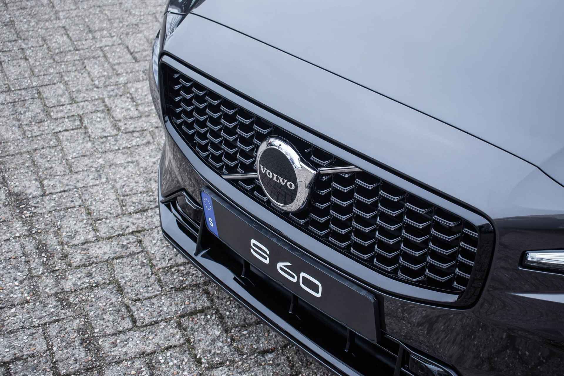 Volvo S60 T6 Recharge AWD Plus Dark | Panoramadak | Harman Kardon audio | Parkeercamera | Stoel- en stuurverwarming | Google Infotainment - 13/35