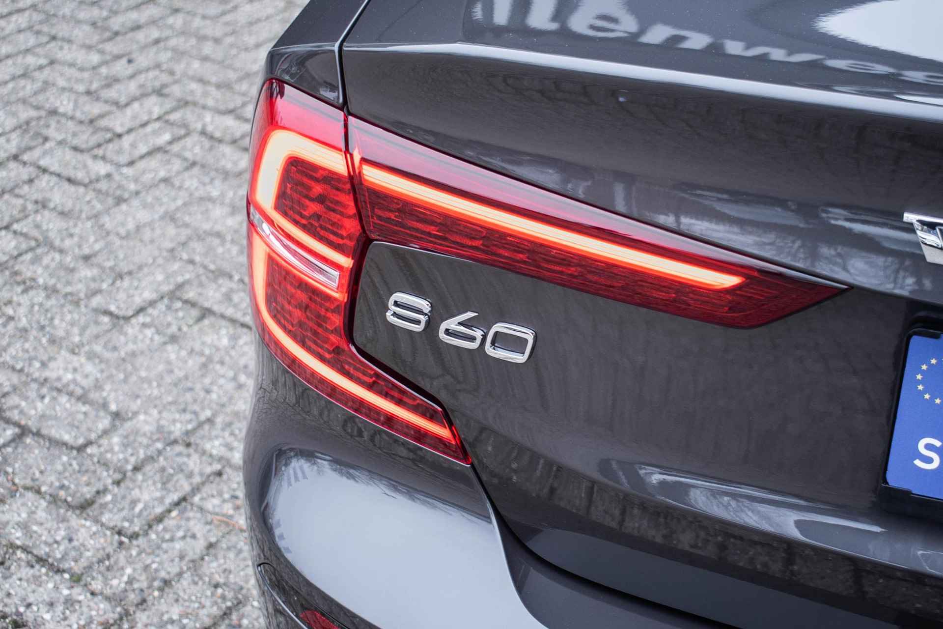 Volvo S60 T6 Recharge AWD Plus Dark | Panoramadak | Harman Kardon audio | Parkeercamera | Stoel- en stuurverwarming | Google Infotainment - 14/35