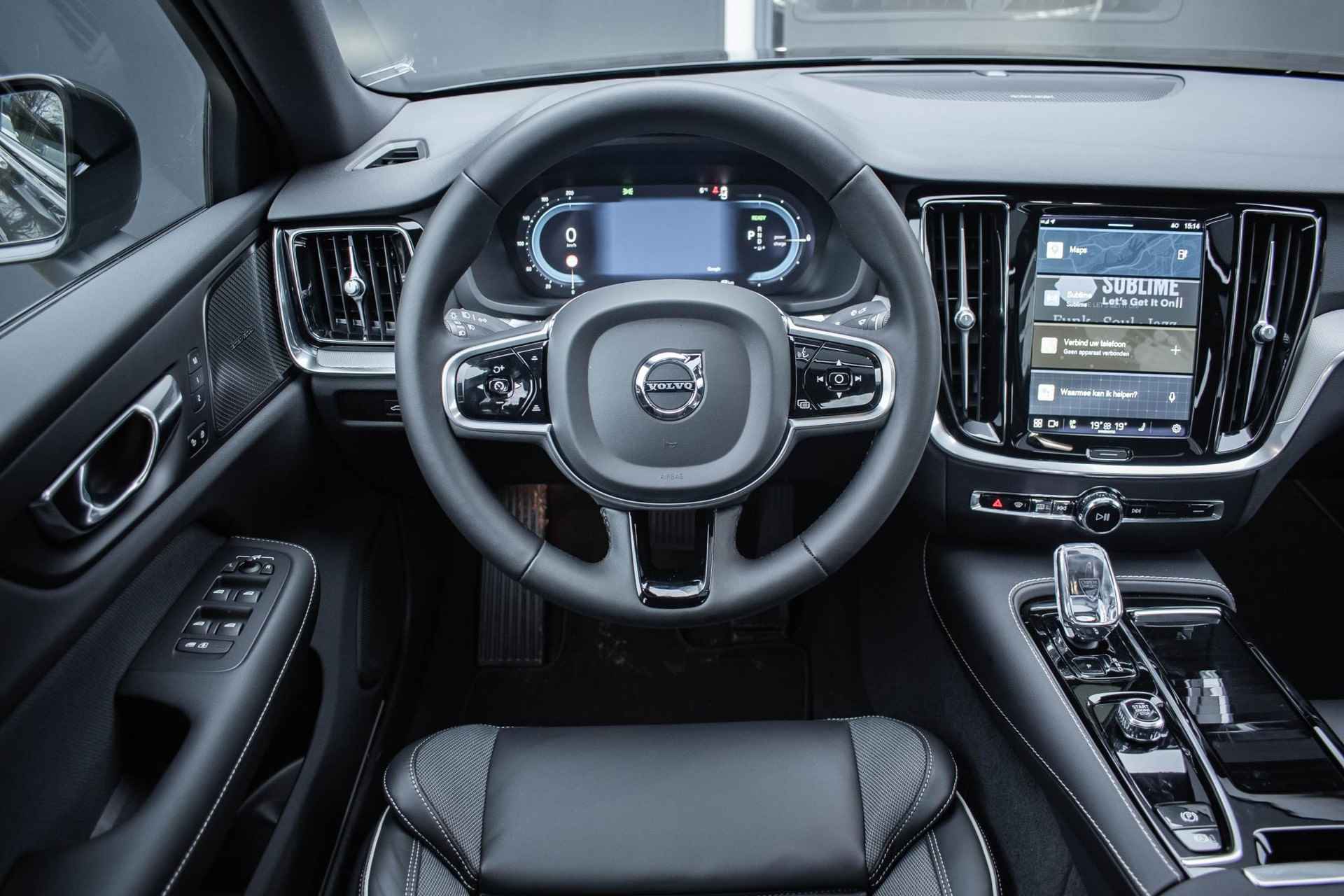Volvo S60 T6 Recharge AWD Plus Dark | Panoramadak | Harman Kardon audio | Parkeercamera | Stoel- en stuurverwarming | Google Infotainment - 18/35