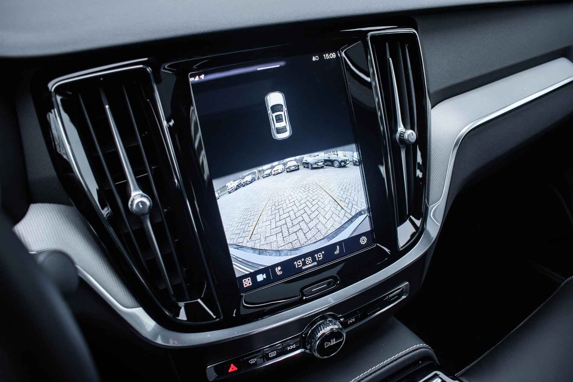 Volvo S60 T6 Recharge AWD Plus Dark | Panoramadak | Harman Kardon audio | Parkeercamera | Stoel- en stuurverwarming | Google Infotainment - 21/35