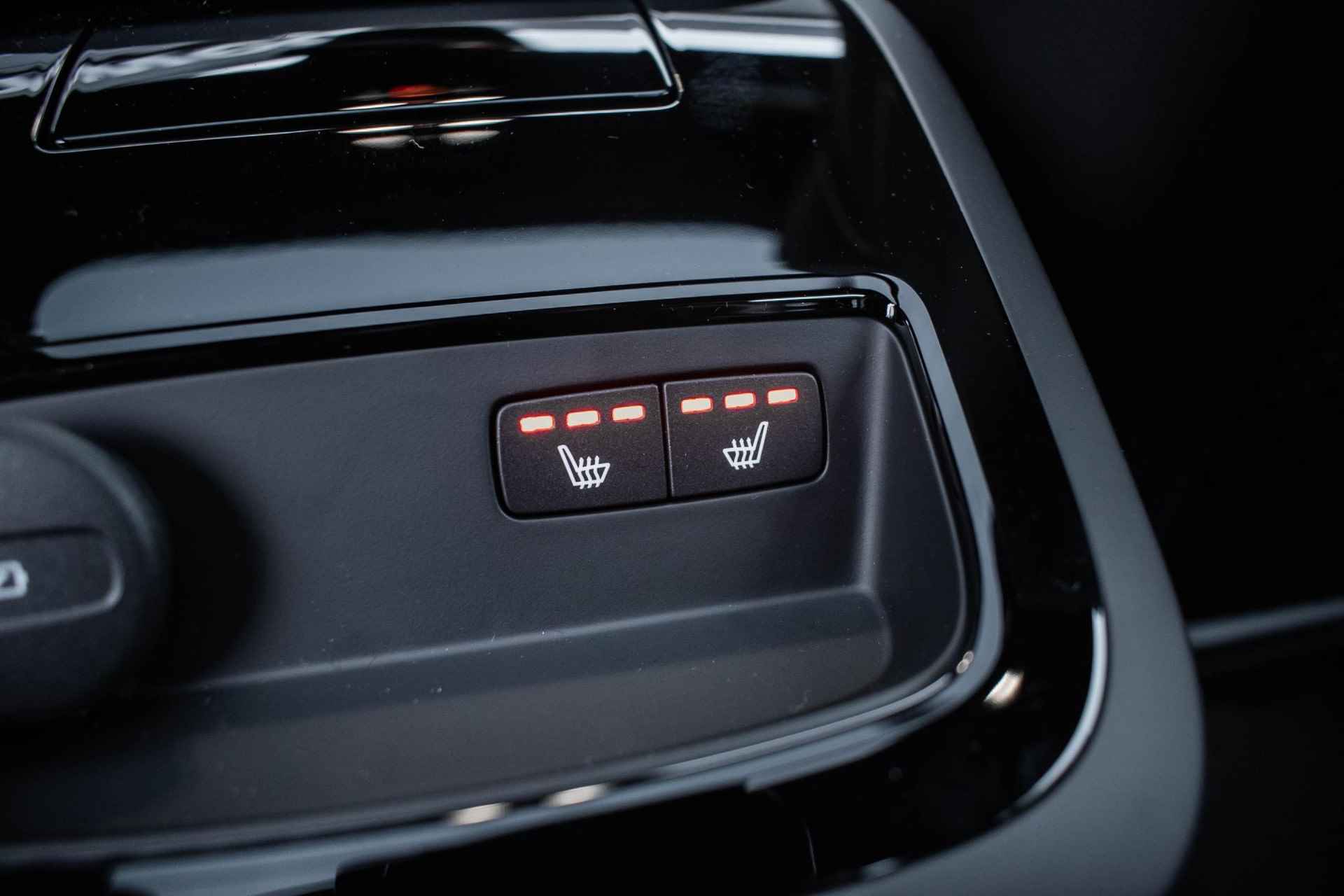 Volvo S60 T6 Recharge AWD Plus Dark | Panoramadak | Harman Kardon audio | Parkeercamera | Stoel- en stuurverwarming | Google Infotainment - 31/35