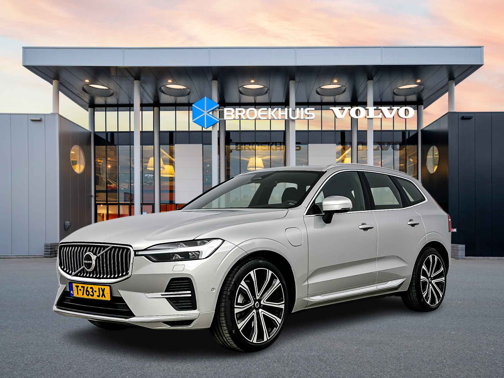 Volvo XC60 T8 Recharge AWD Ultimate Bright | 21" | Luchtvering | B&W | 360 Camera | Gelaagd glas | Trekhaak | P - 1/33