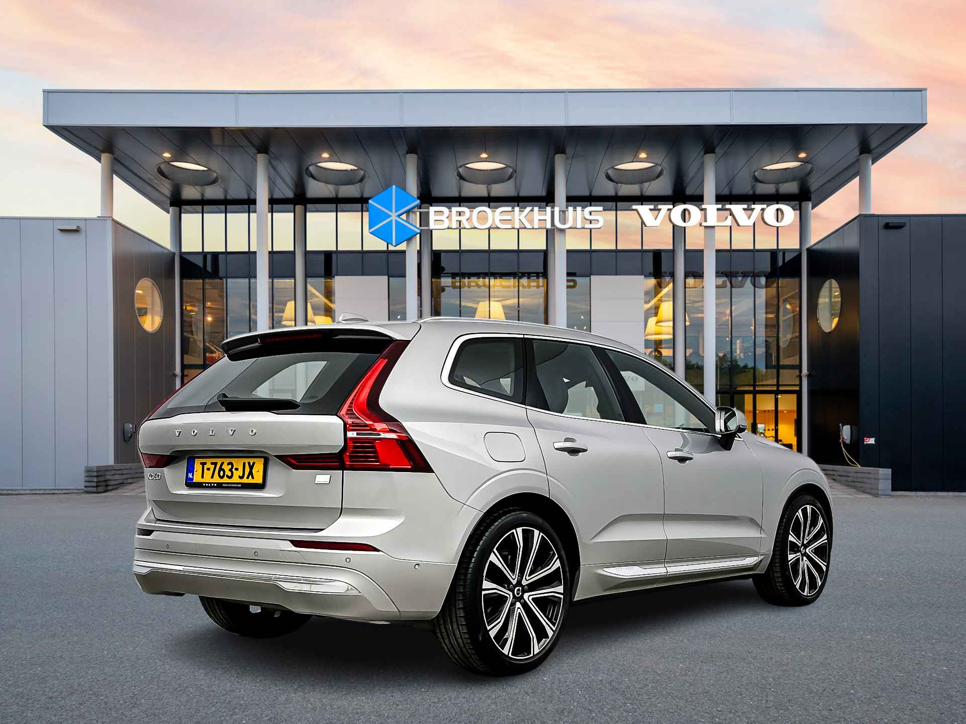 Volvo XC60 T8 Recharge AWD Ultimate Bright | 21" | Luchtvering | B&W | 360 Camera | Gelaagd glas | Trekhaak | P - 4/33