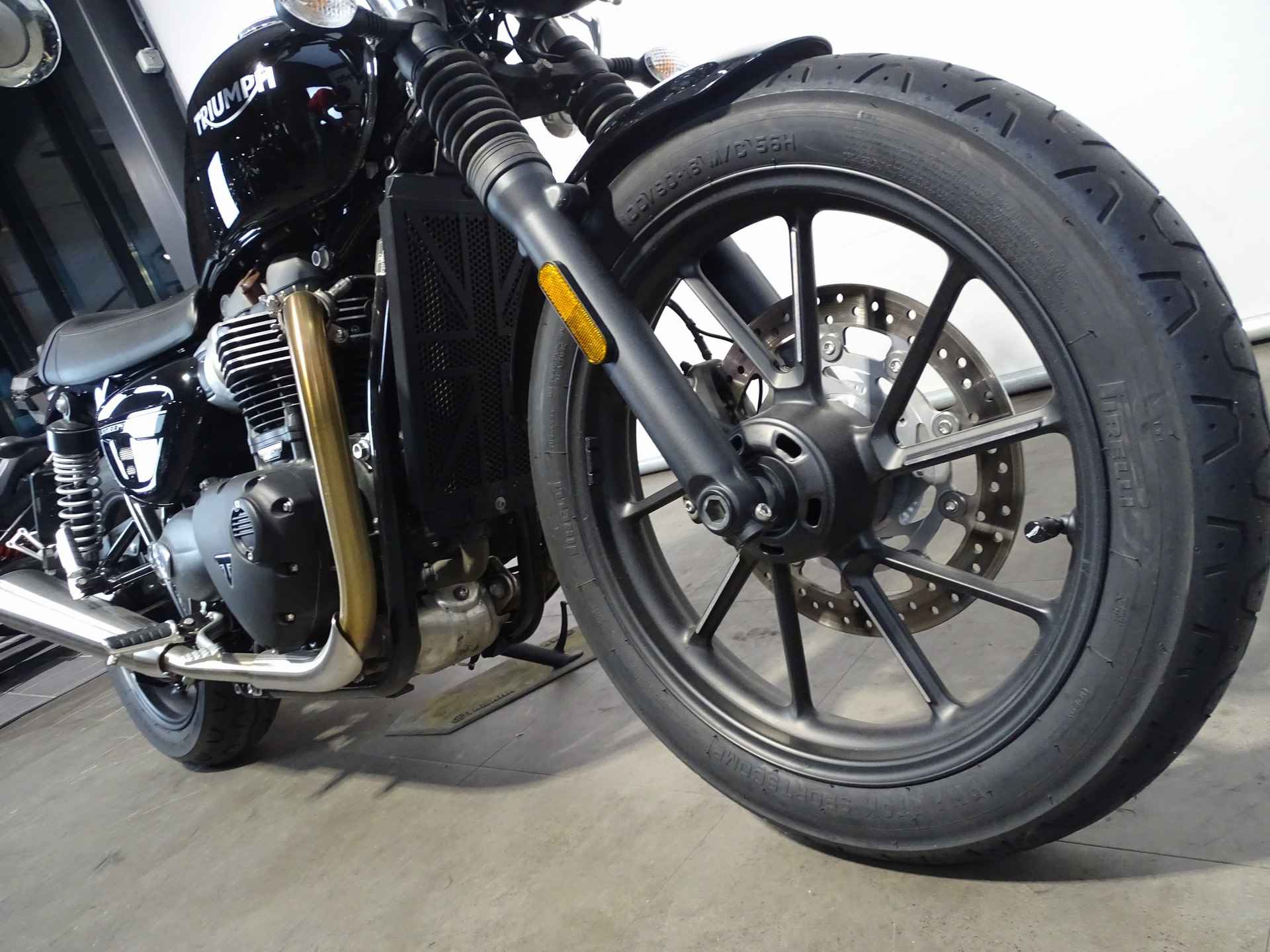 Triumph STREET TWIN ABS - 4/9