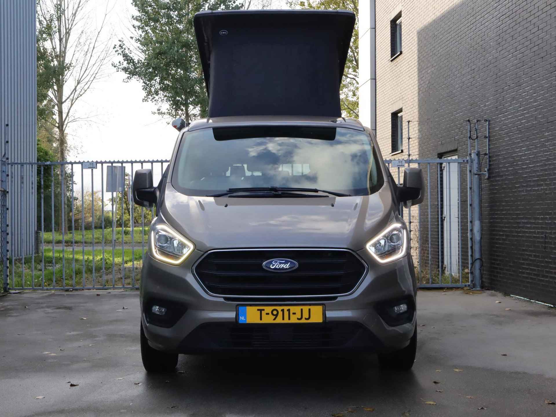 Ford Transit Custom 2.0 TDCI L2H1 Limited Camper 170pk automaat | Camper met 2 slaapplaatsen | Extra breed bed | Keuken met gootsteen- koelkast- gasfornuis | Zonnescherm | Cruise control | Trekhaak | Extra opbergruimte | Stoelverwarming | Voorruitverwarming | Navigatie - 3/46