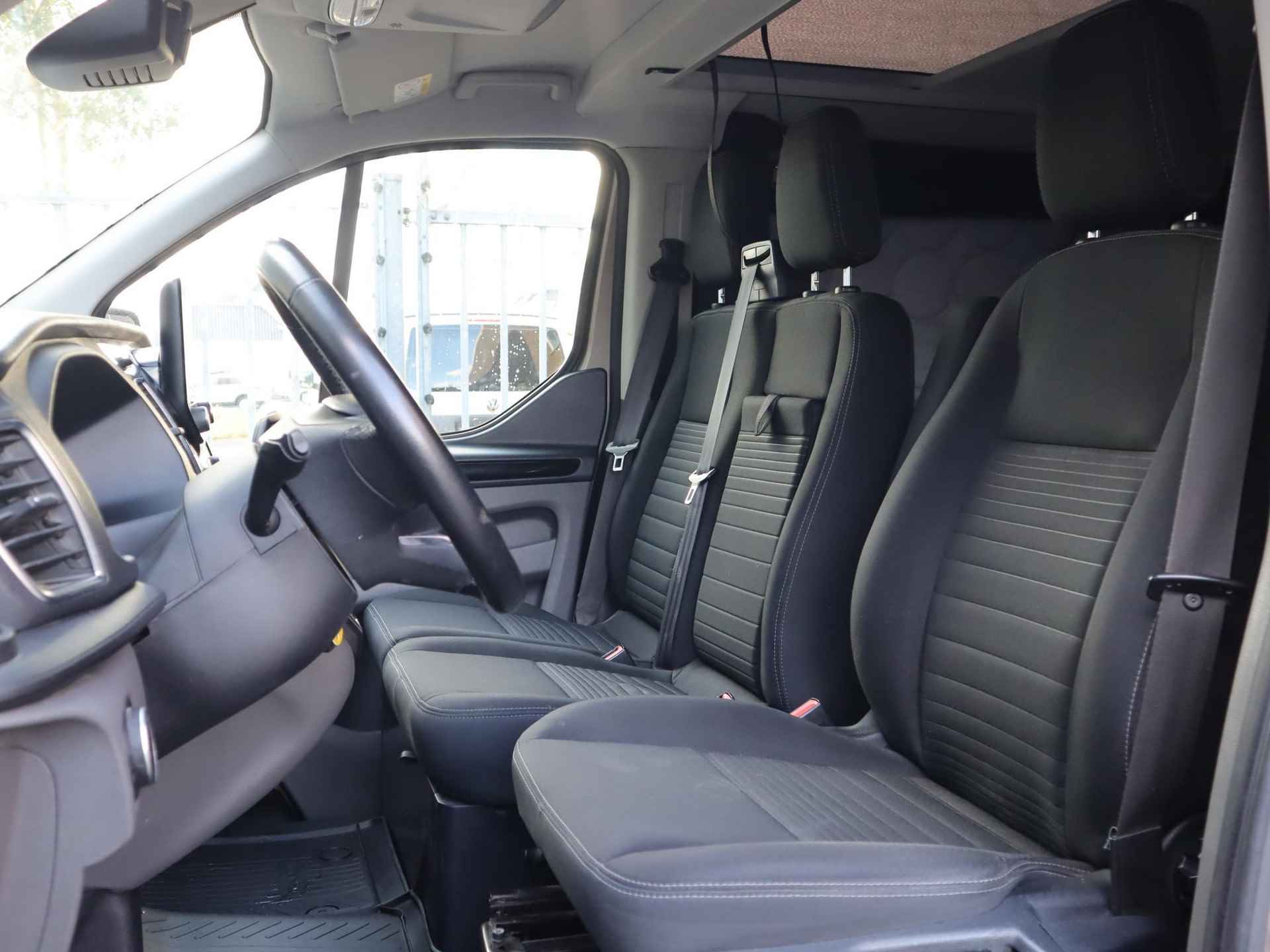 Ford Transit Custom 2.0 TDCI L2H1 Limited Camper 170pk automaat | Camper met 2 slaapplaatsen | Extra breed bed | Keuken met gootsteen- koelkast- gasfornuis | Zonnescherm | Cruise control | Trekhaak | Extra opbergruimte | Stoelverwarming | Voorruitverwarming | Navigatie - 13/46