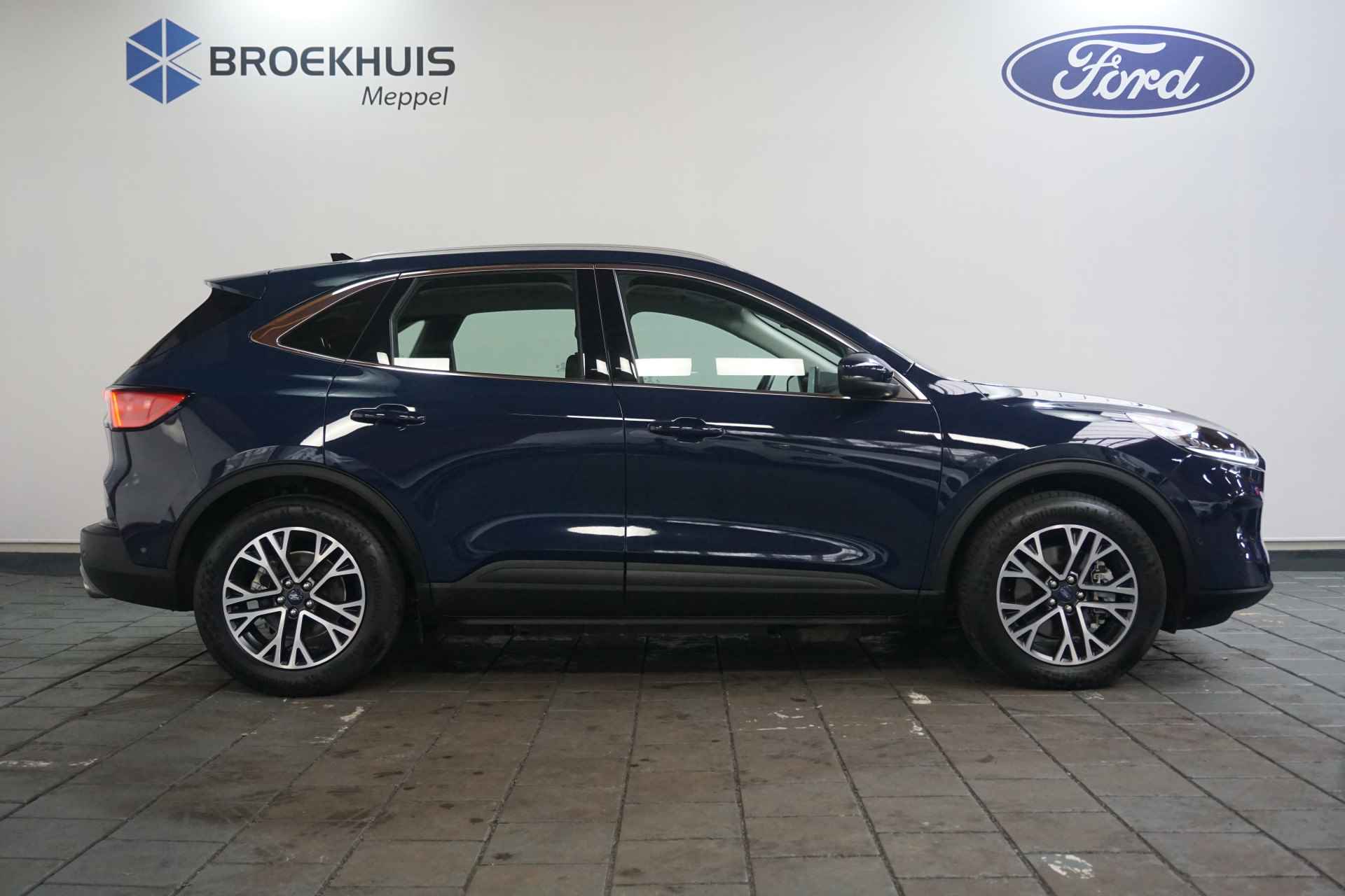 Ford Kuga 2.5 PHEV Titanium | Trekhaak Wegklapbaar | Pano Dak | Adaptive Cruise | Winter Pakket | Dodehoek Detectie | - 7/57