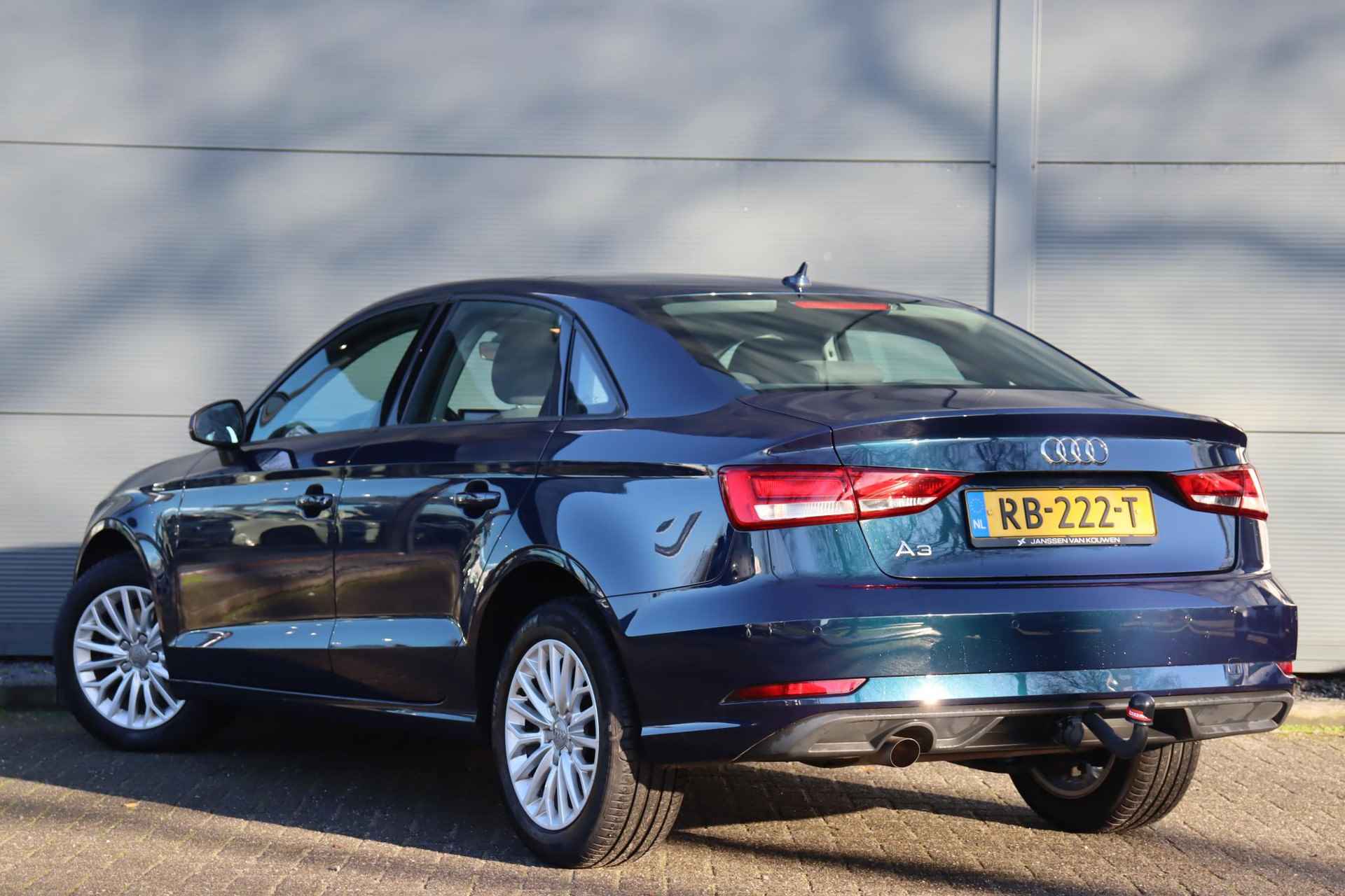 Audi A3 Limousine 1.0 TFSI / Panoramadak / Navi / Trekhaak - 4/35